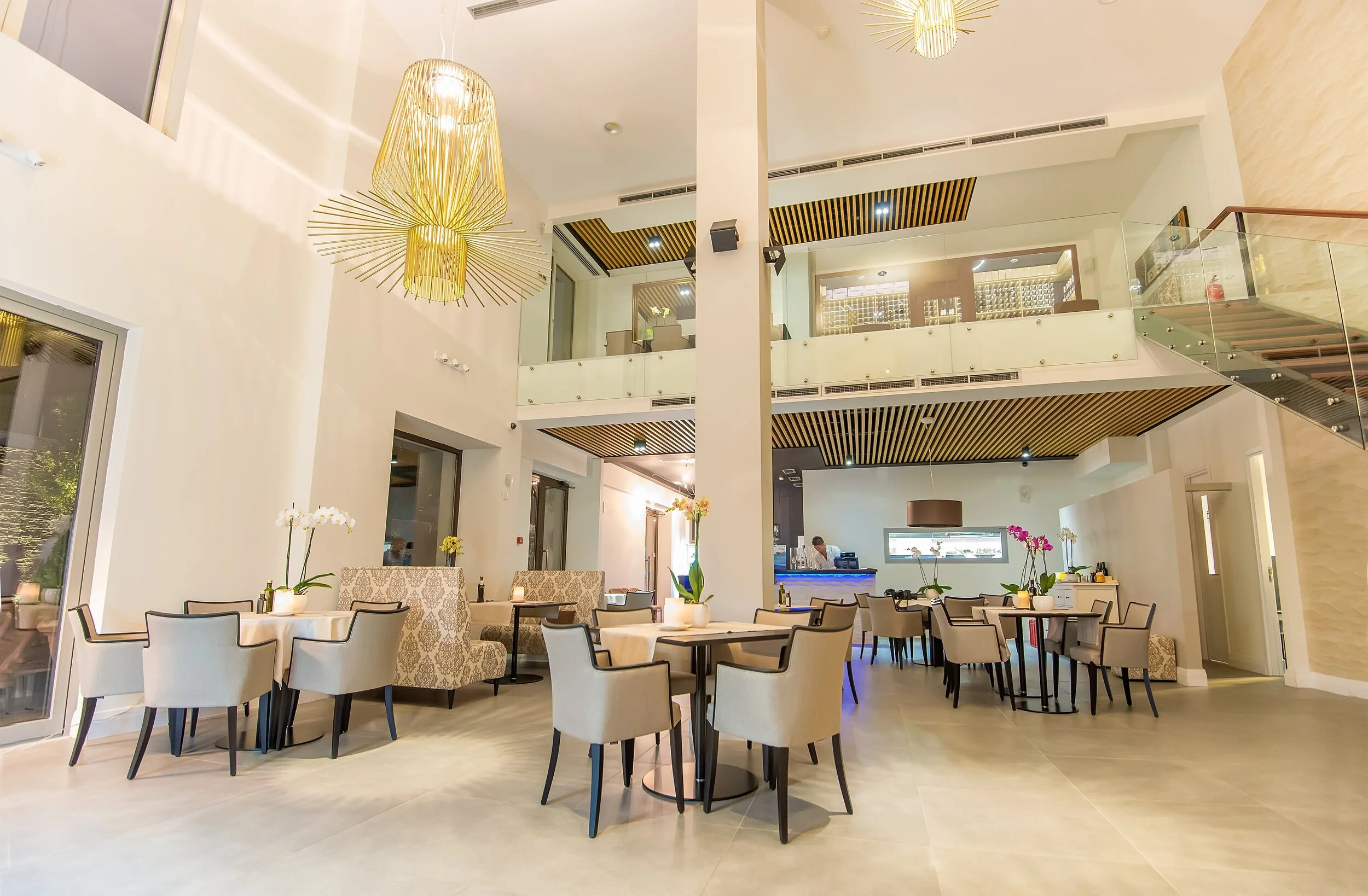Tivat. Porto Montenegro. LA PIAZZA.8.jpg