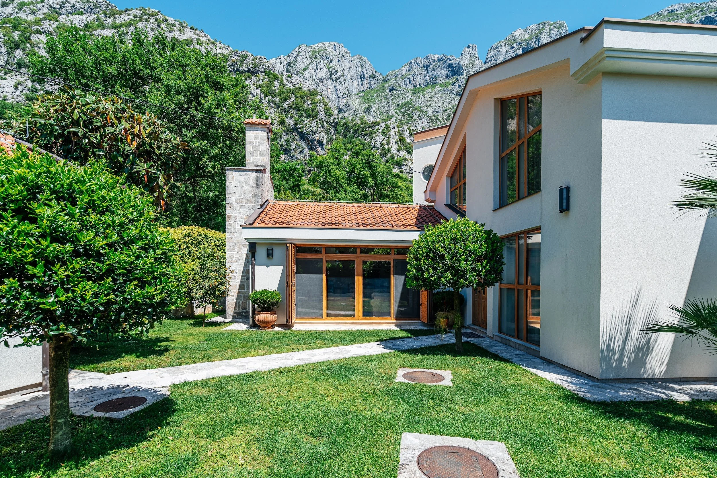Kotor. Orahovac. VILA B.7.jpg
