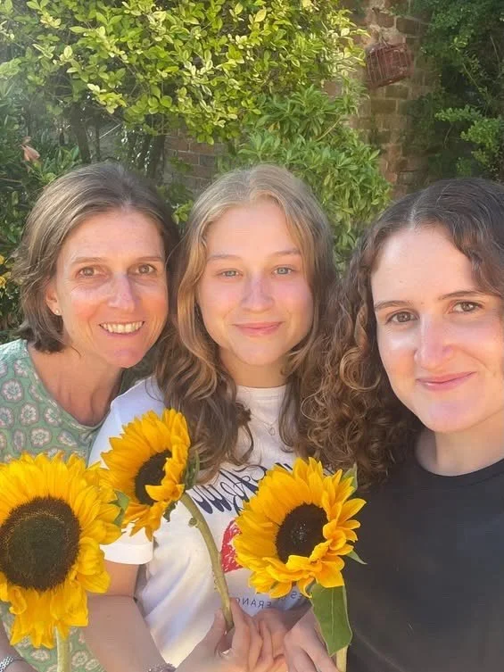Thank you for sending photos of your sunflower runs and walks. We have had runners and walkers from 🇬🇧🇦🇺🇧🇪🇳🇱. We will count the km and donations and will let you know the totals soon. Please continue to send in any photos. 🌻❤️