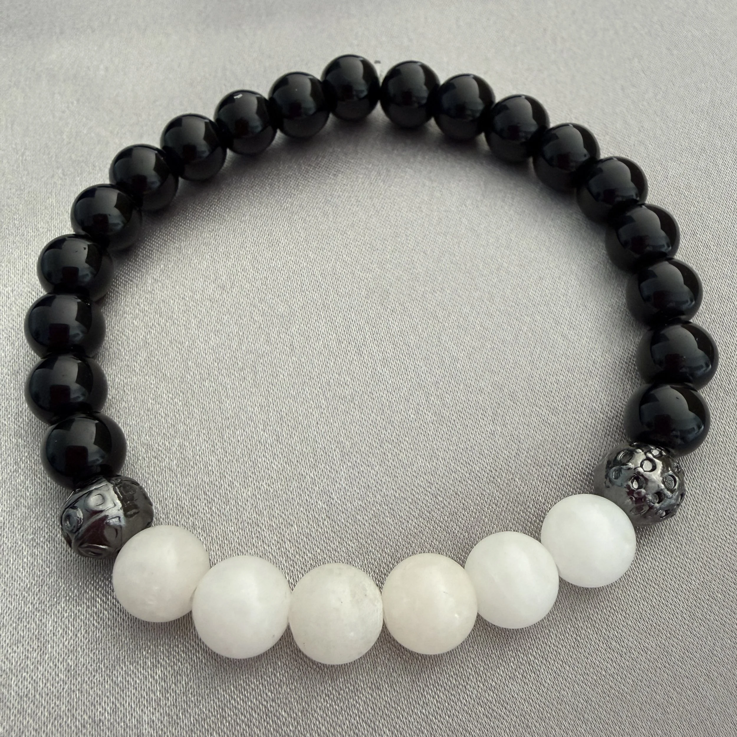 Men's Black and White Beaded Bracelet