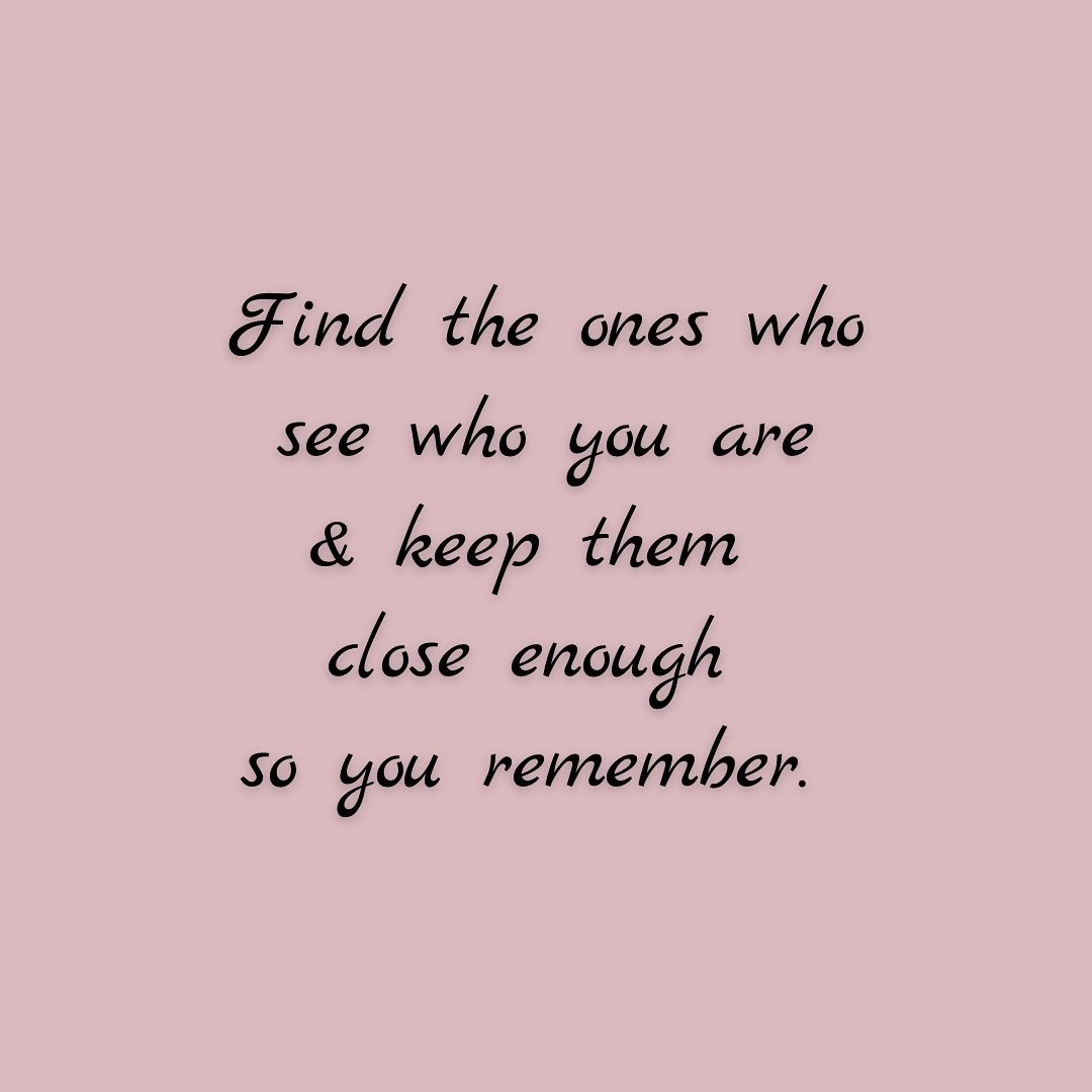 Find the ones who see who you are &amp; keep them close enough so you remember. -Brian Andreas
Happy Monday, sweet friends. 💕

#creativityeveryday #wordstoremember #truefriends