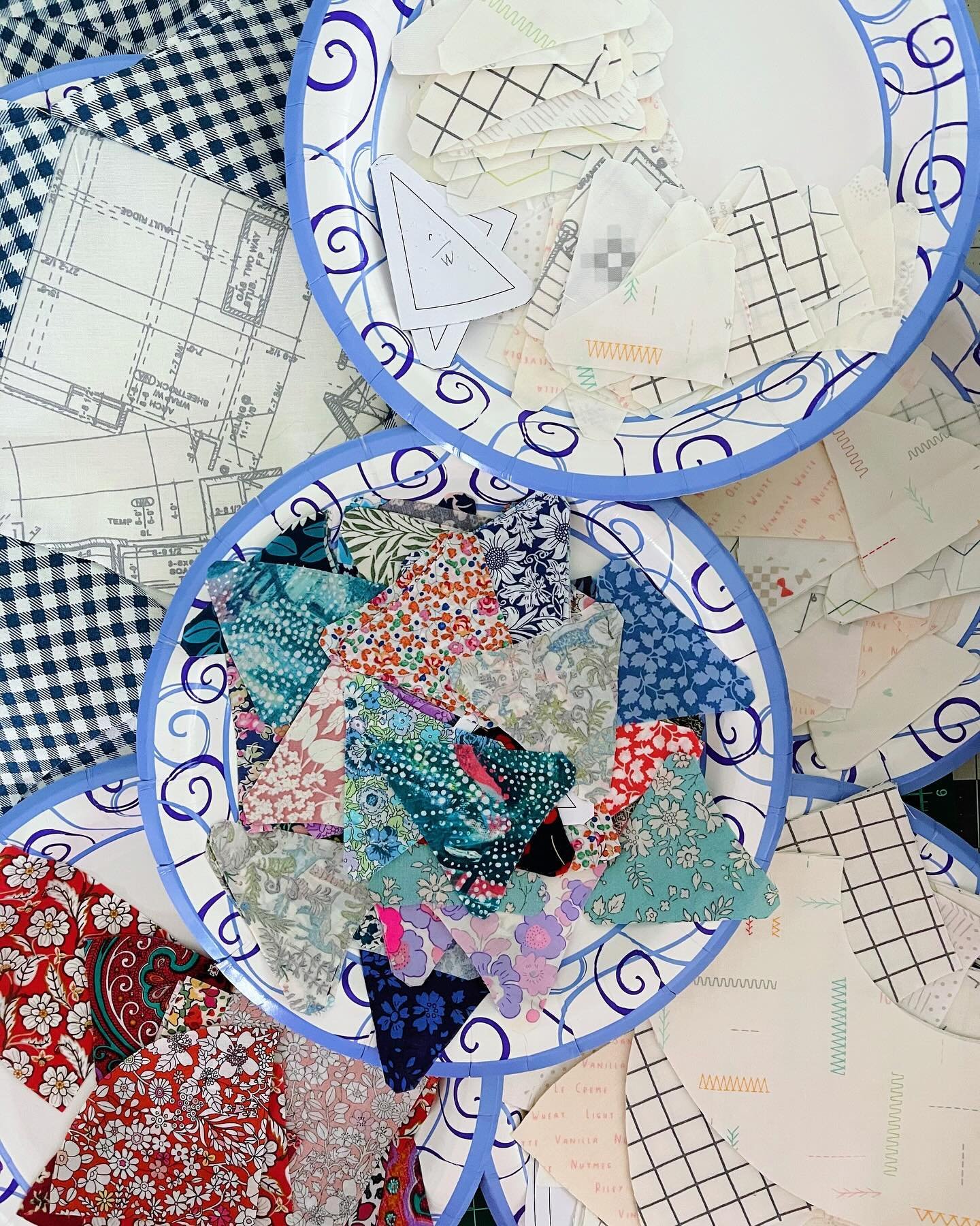 Today&rsquo;s quilting is all about controlled chaos. 

After pulling scraps, pressing, and cutting pieces for the Lydia Quilt, I&rsquo;m keeping things in order with paper plates. They&rsquo;re inexpensive, easy to store, and they make wrangling all