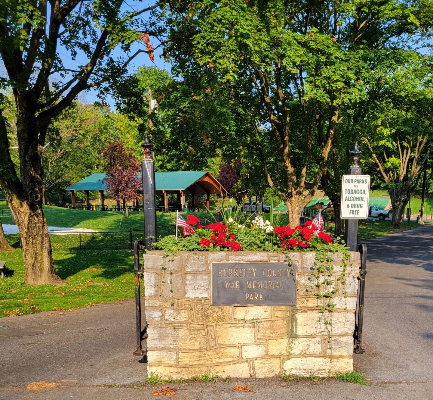 The Toni Saylor Summer Concert Series is back at War Memorial Park on Thursday nights throughout the summer.
We&rsquo;re bringing you an awesome lineup of returning favorites AND new bands this year, plus food trucks, themed nights, and more fun ever