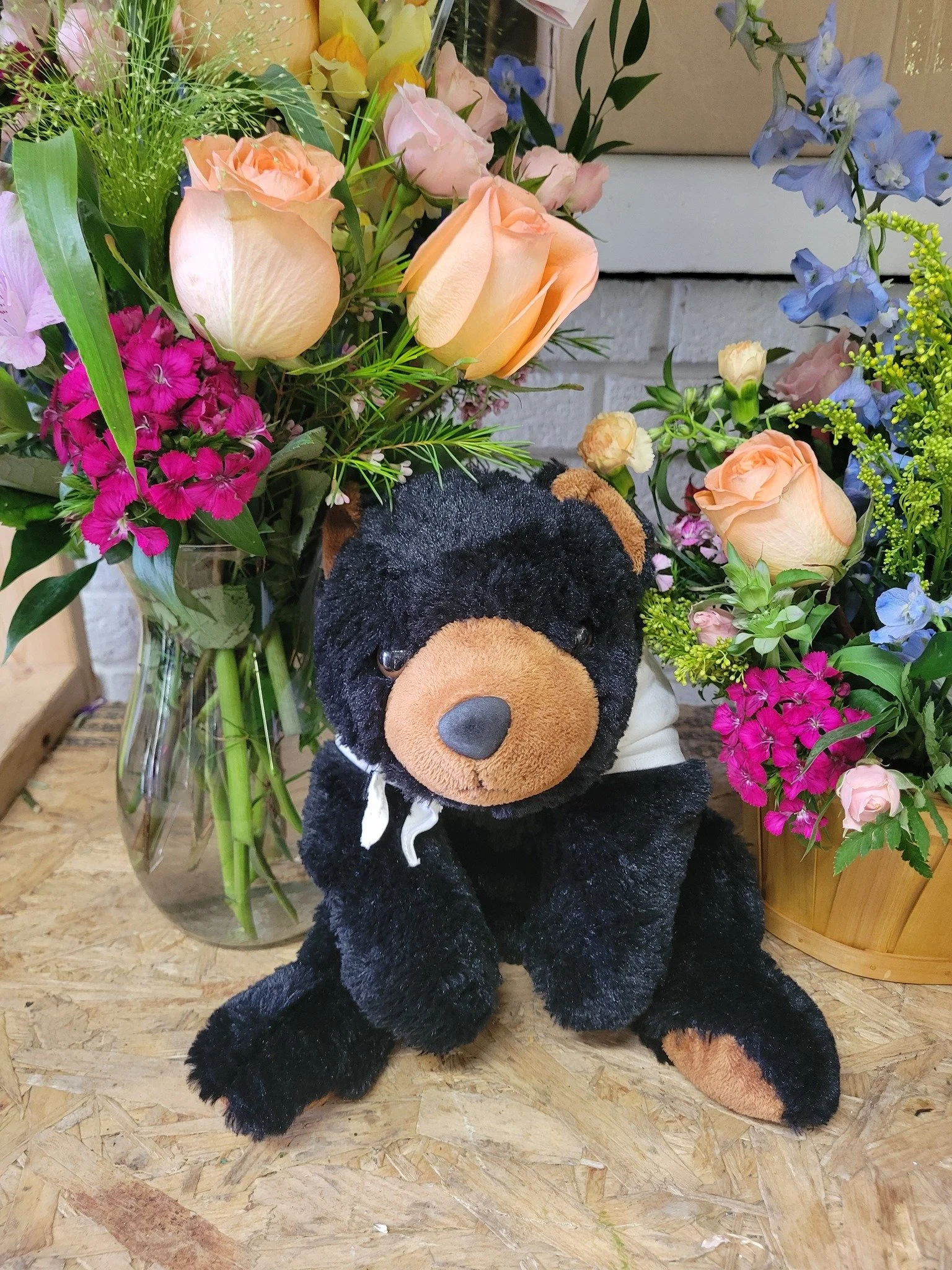 Marti has been stopping to smell the flowers by visiting local floral shops. Make sure to visit the small floral businesses when you visit Martinsburg, WV. 

#martionthemove #stopandsmelltheflowers  #visitmartinsburgwv  #berkeleycountywv