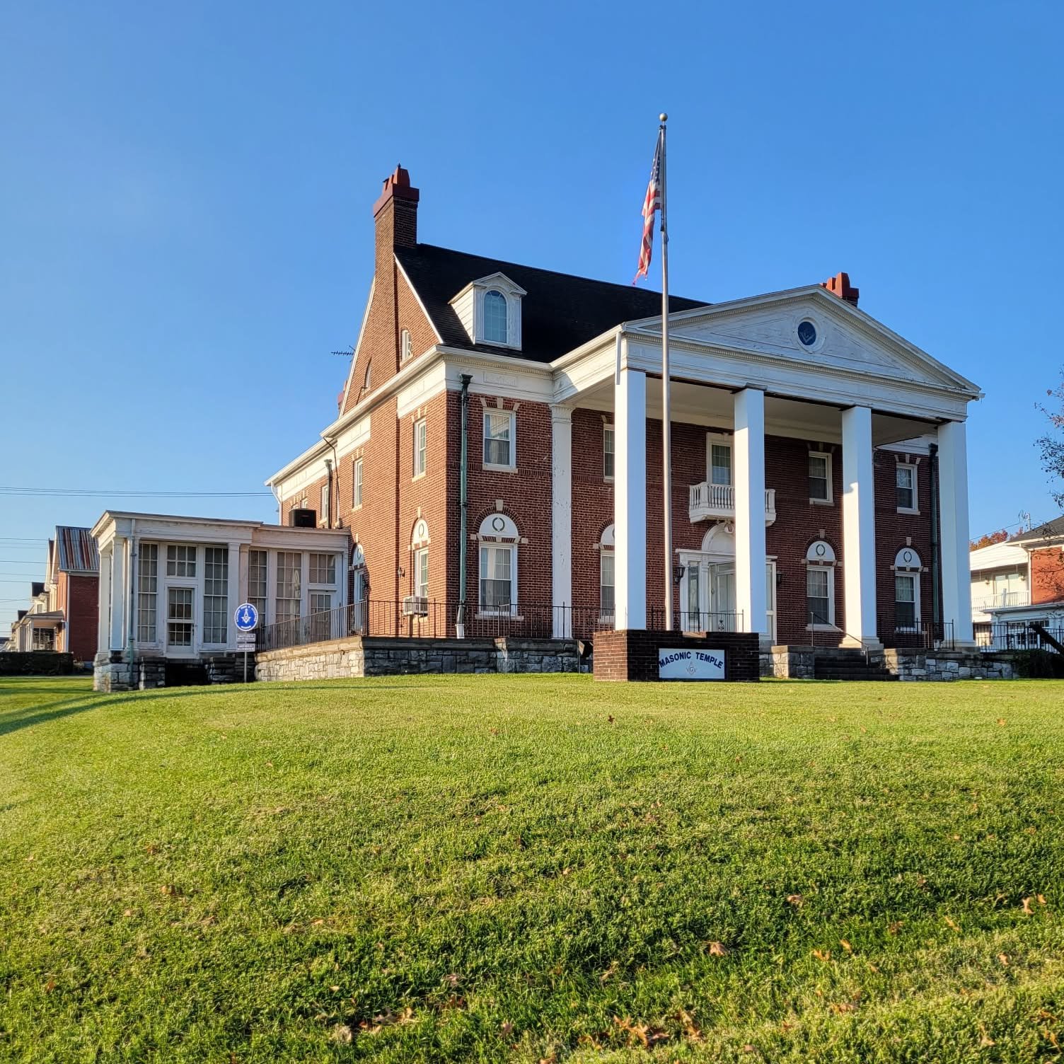 Take a stroll along West King Street in Martinsburg, WV, to see all the different architecture styles. Here, at 1007 West King Street you can view the Masonic Temple which was built in 1910.
#architecturethursday #architecture #visitmartinsburgwv #be