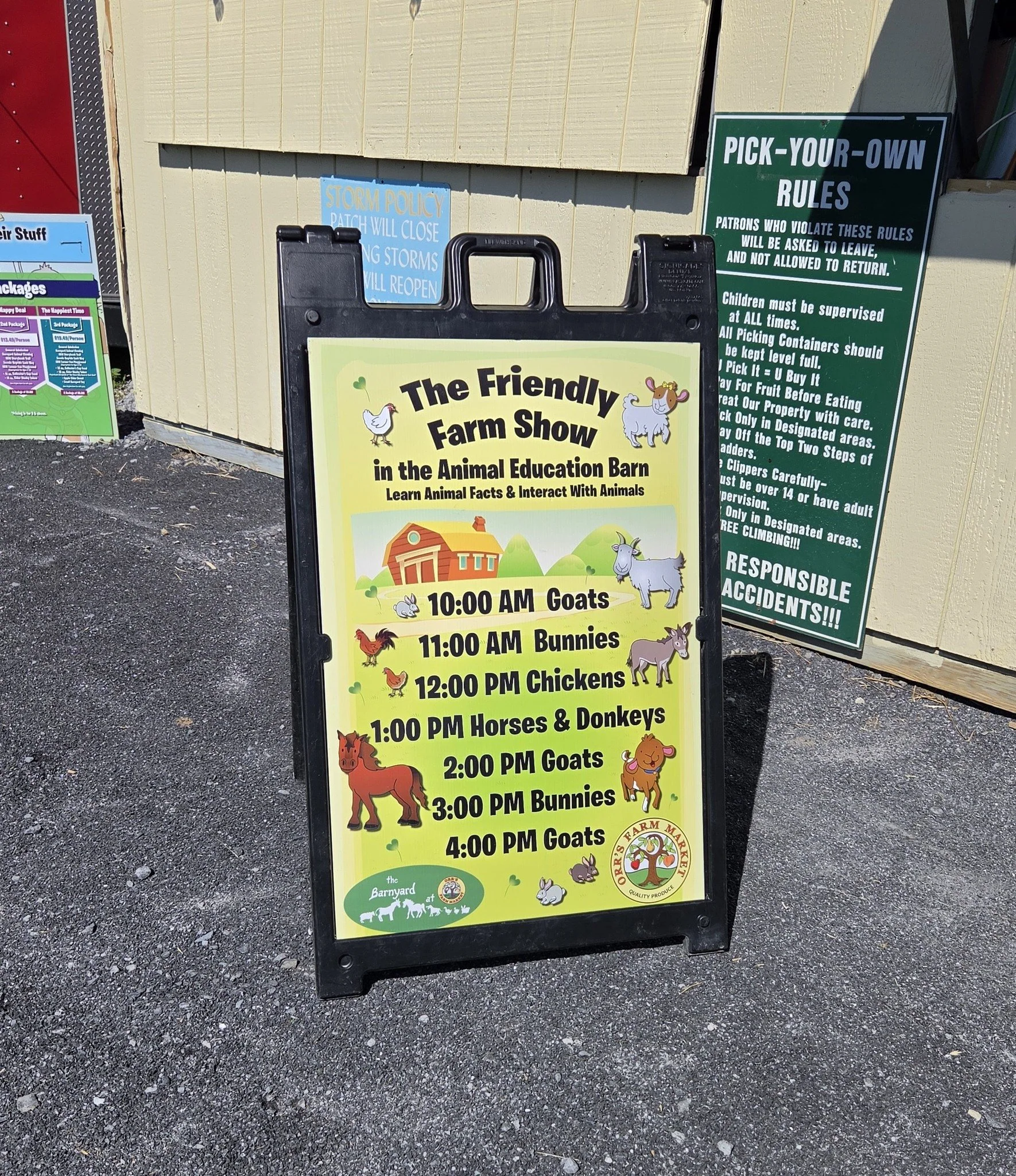 Looking to do something with the kids or just visit a barnyard yourself? Visit orrsfarmmarket.com to learn more about visiting the barnyard and to see what other events are happening at the farm. 

#barnyard #farmvisit  #visitmartinsburgwv #berkeleyc