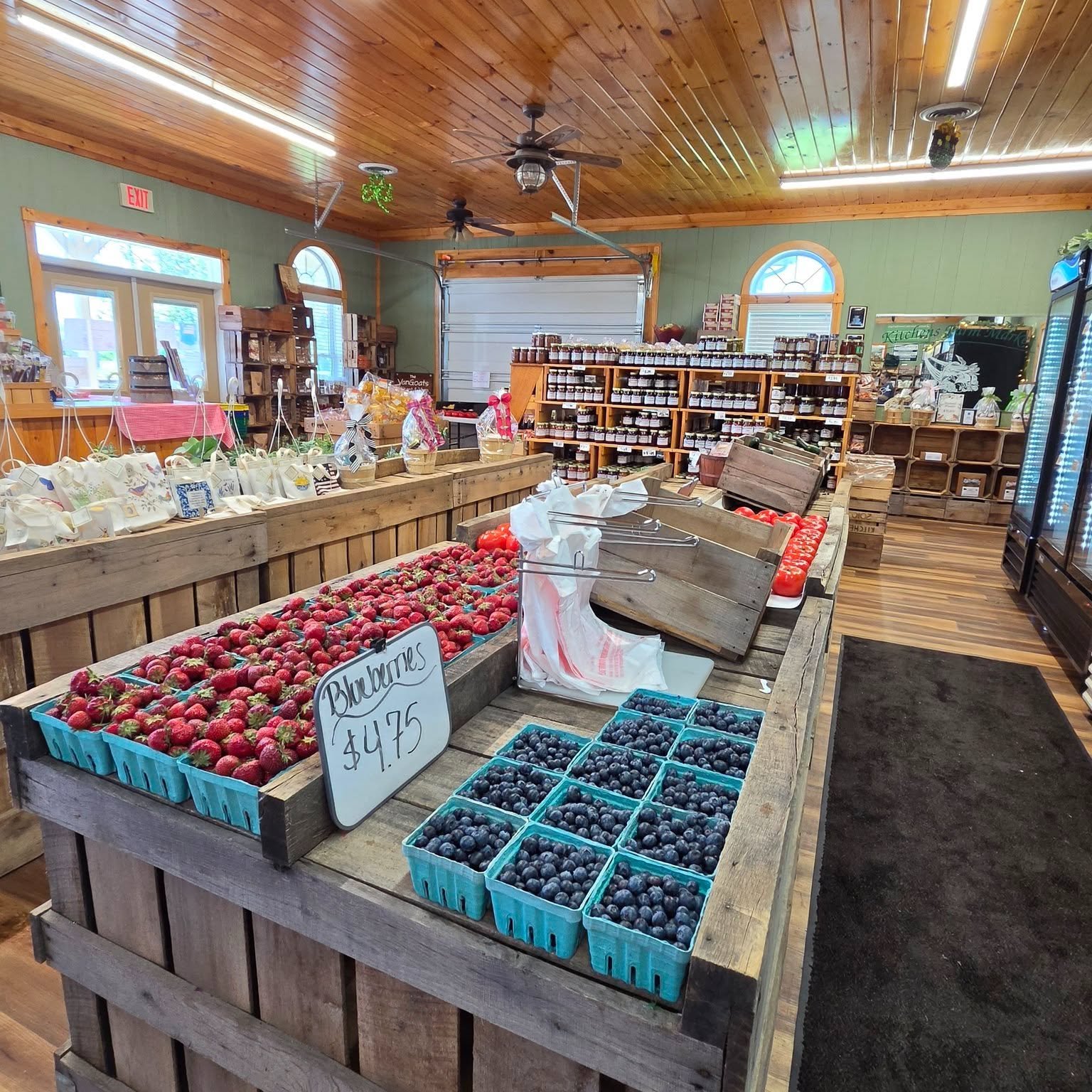 Just a look into Kitchens Farm Market. You just never what you may find at Kitchens Farm Market. Visit www.kitchensfarmmarket.com to learn more about the market, what is available, and upcoming events. 

#farmersmarket  #visitmartinsburgwv #berkeleyc
