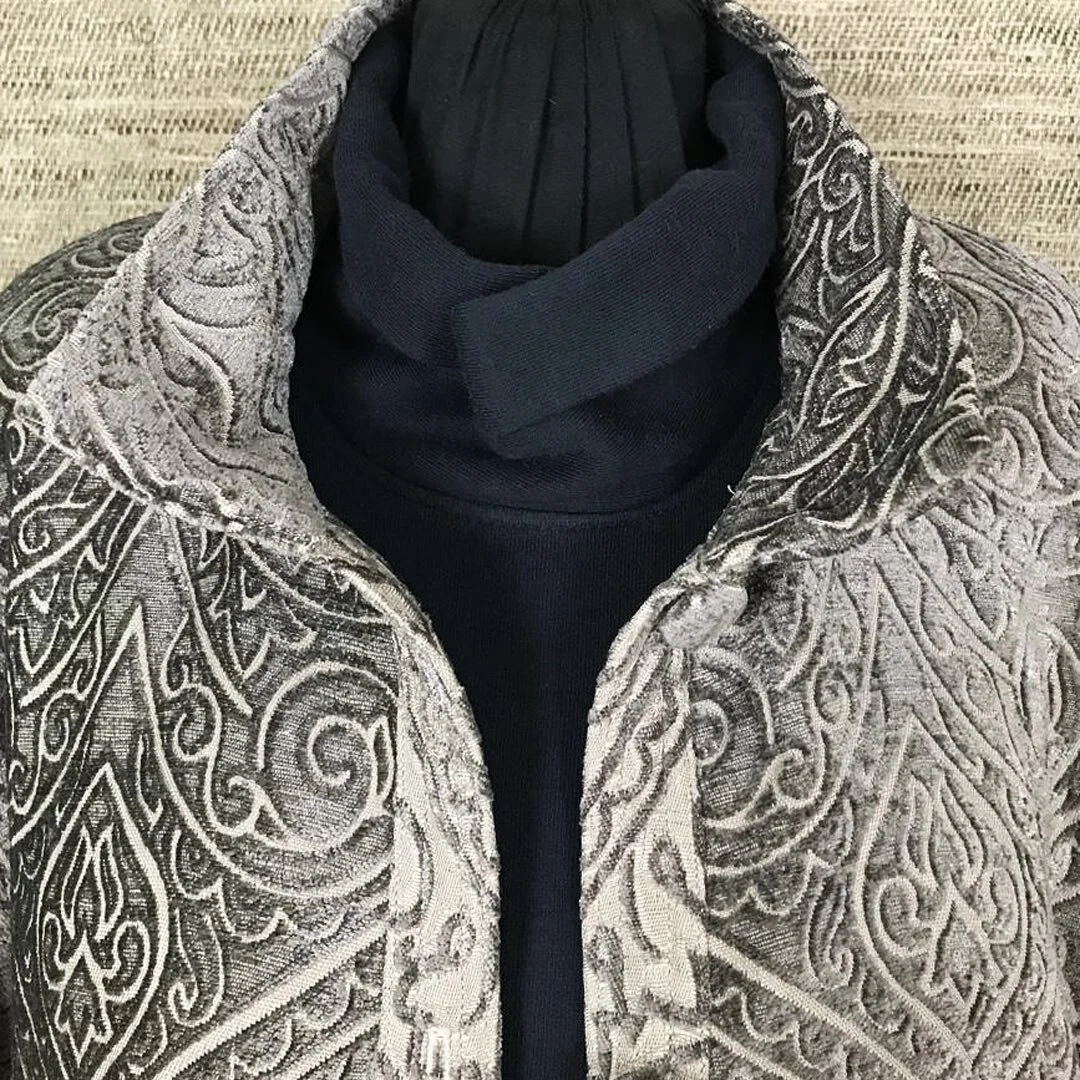 The Genevive!⁠⠀
⁠⠀
A sumptuous raised paisley fabric make up this fabulous jacket and in this luxuriously shade of grey, it pairs perfectly to dress up any outfit 😉 💅⁠⠀
⁠⠀
Have a look for it on my website and dress well to feel well! 👌⁠⠀
⁠⠀
#dress