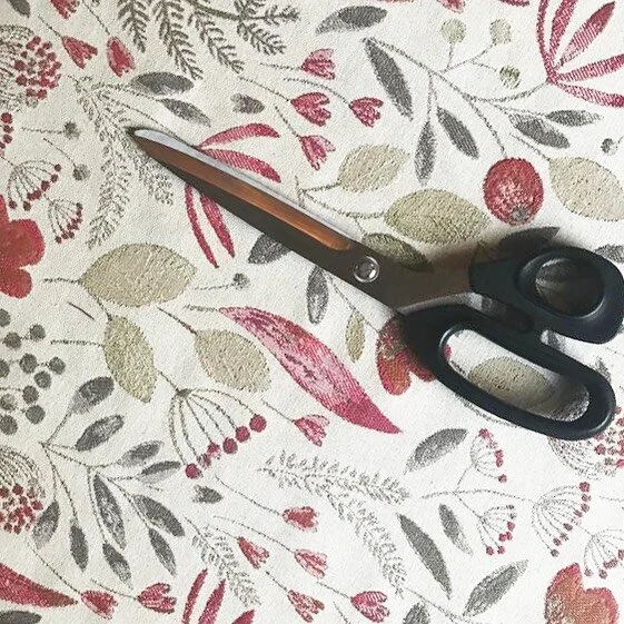 Shhhhhh... 🤫 if you listen closely you might be able to hear their secret...🍂⁠⠀
⁠⠀
This jacket is called &ldquo;Whispering Leaves&rdquo; and even just looking at this beautiful fabric I can almost hear the wind whispering through the autumn leaves 