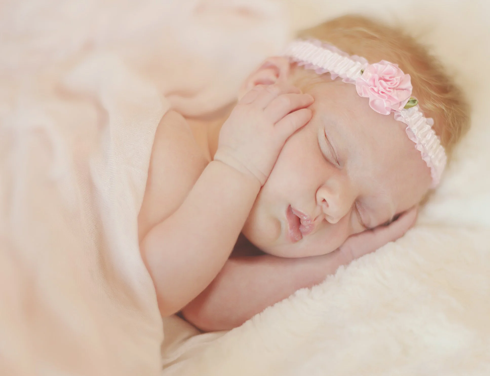 Ce să aduci cu tine la o ședință foto de tip newborn