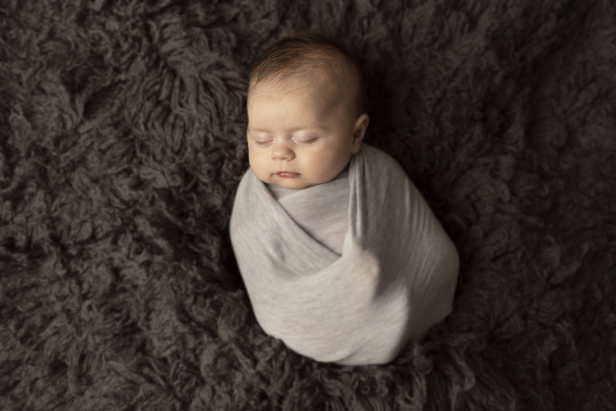 Mă bucur din suflet că am împărtășit acest moment cu cei de la Newborn Photography, care au imortalizat primele clipe din viața lui.