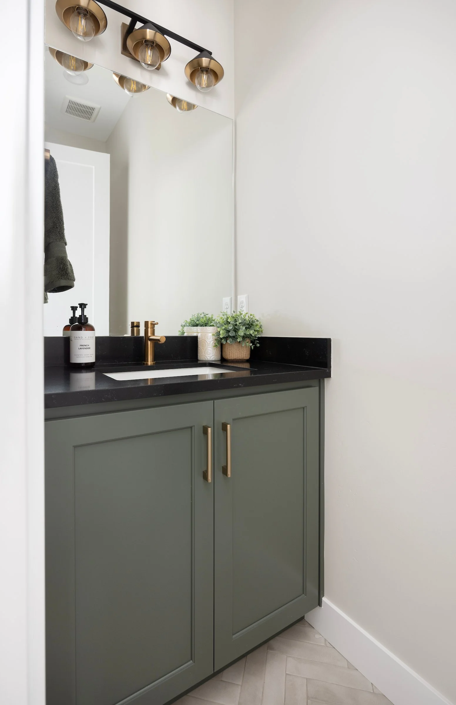 87 RVE- 2504-01 221.jpg