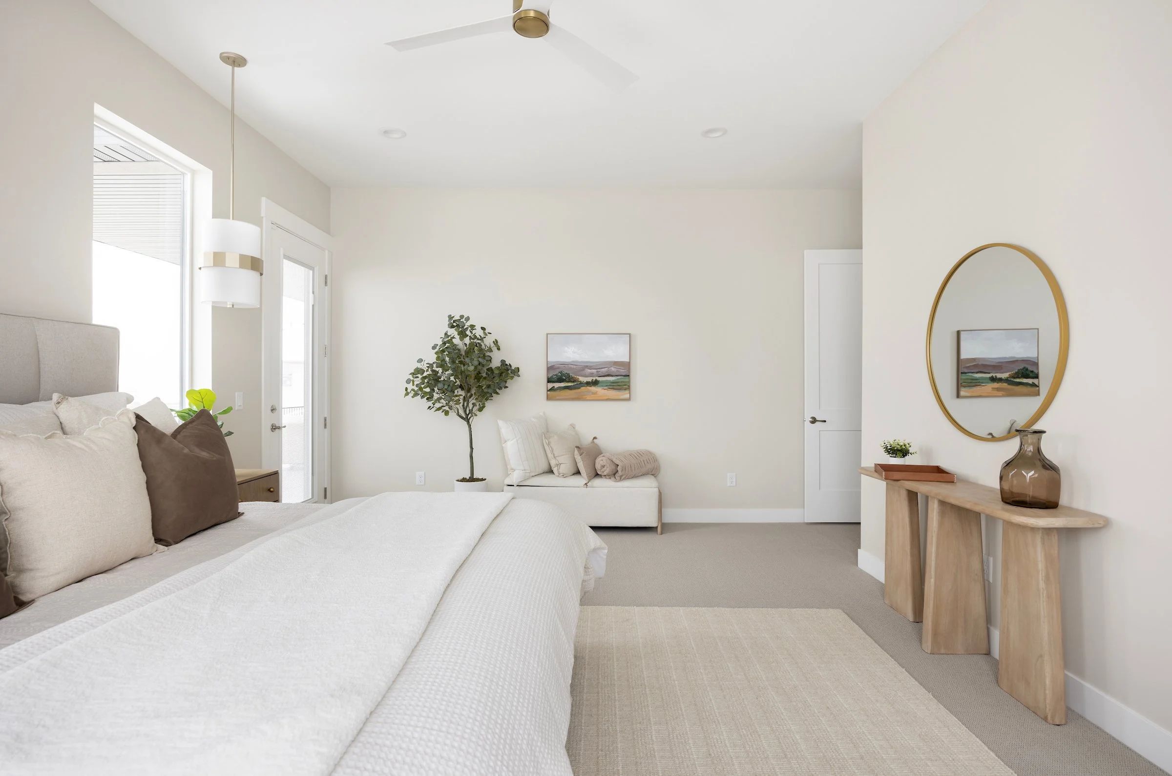 primary suite bedroom (door to back patio)
