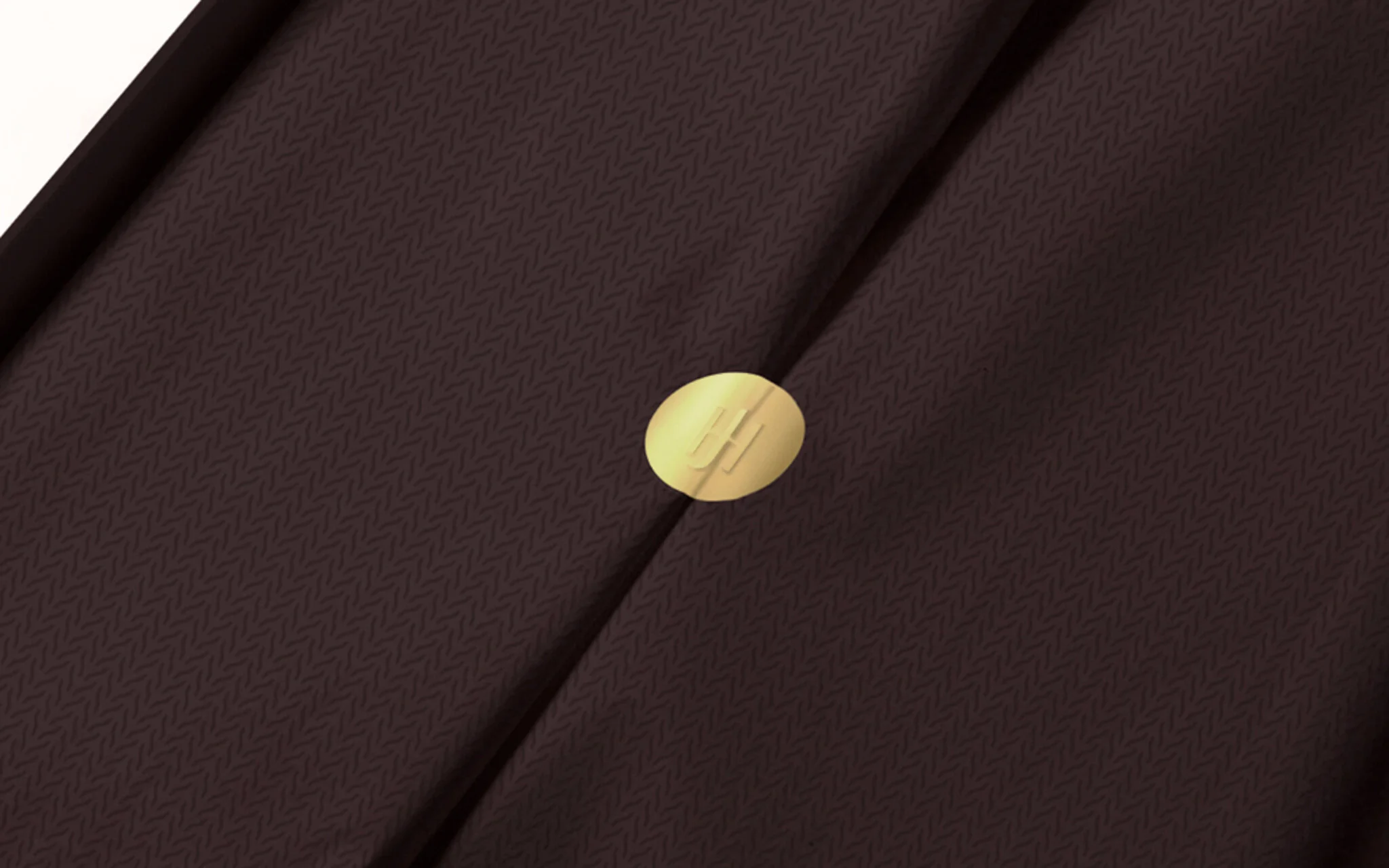 Assisted Creative Director in creation of chain motif, featured in new packaging.