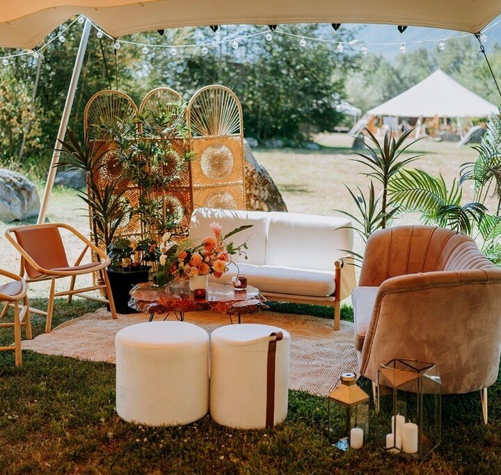 Can't wait for those outdoor summer wedding lounges to return! This gorge little set up was part of H &amp; M's epic Jurassic Park themed wedding, featured on @todaysbridemag.​​​​​​​​
..​​​​​​​​
Photography by: @janicepowerphoto ​​​​​​​​
Venue: @chee