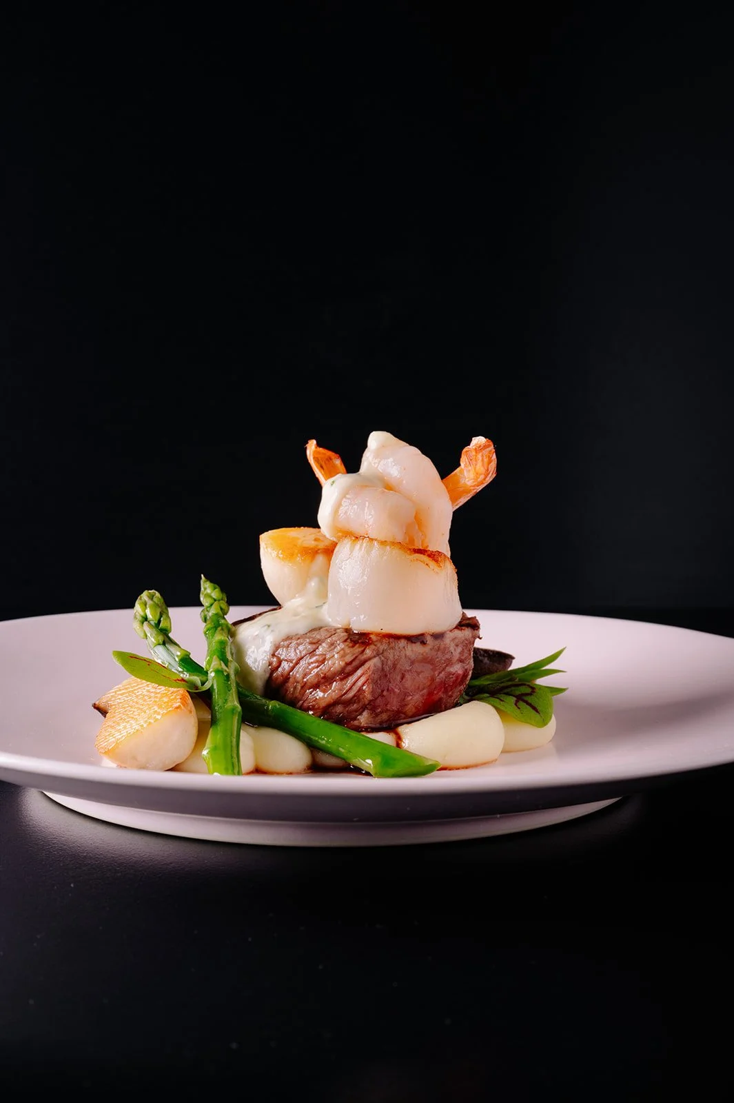 A little surf. A little turf. A whole lotta taste. 🦐🥩

AAA grilled tenderloin? Check.
Tiger prawns? Obviously.
Scallops, parmesan potatoes, oyster mushrooms &amp; asparagus? You know we weren&rsquo;t stopping there.

Basically, the land and sea got