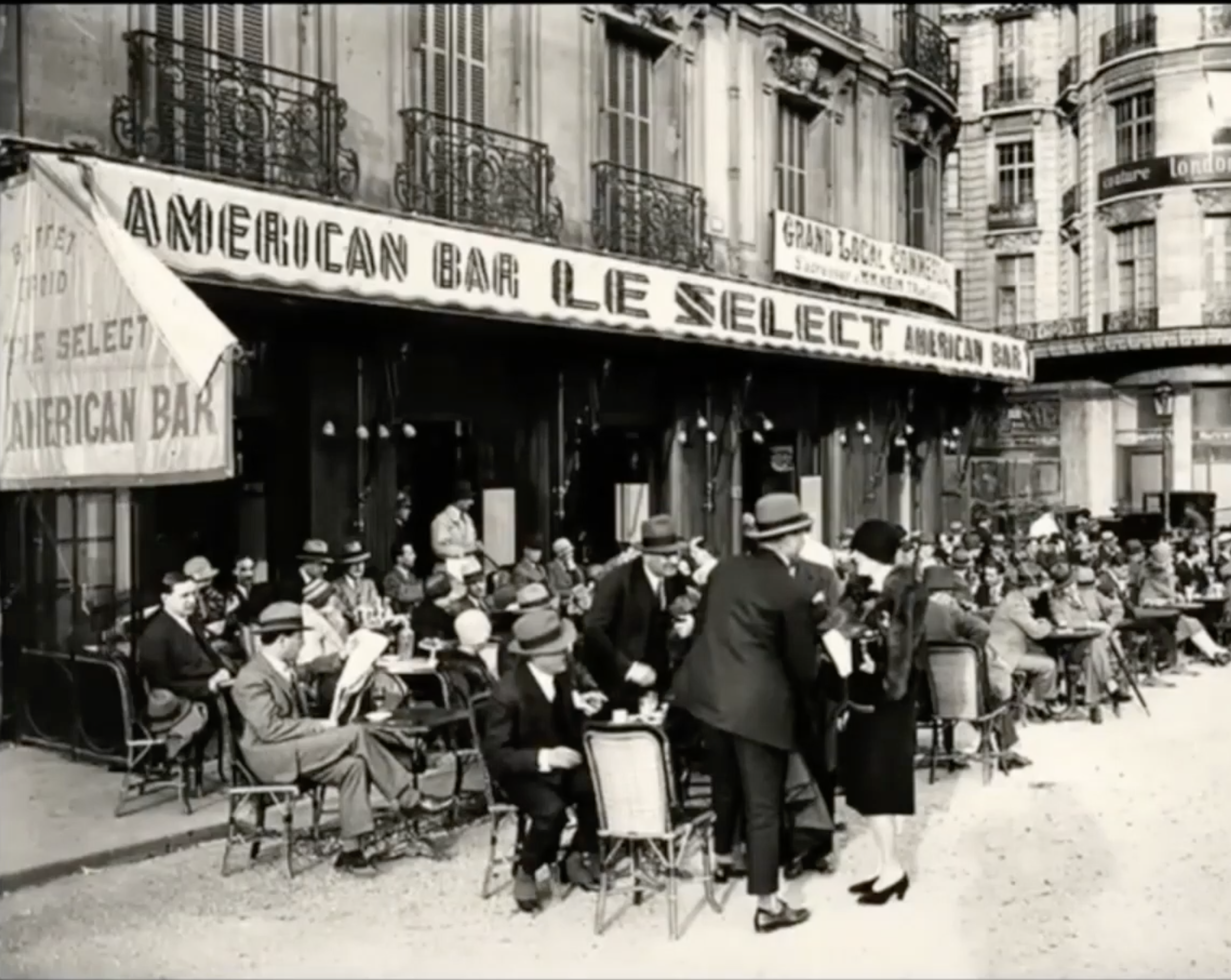 American bar in Paris - Europe's fascination with Americans cocktails!