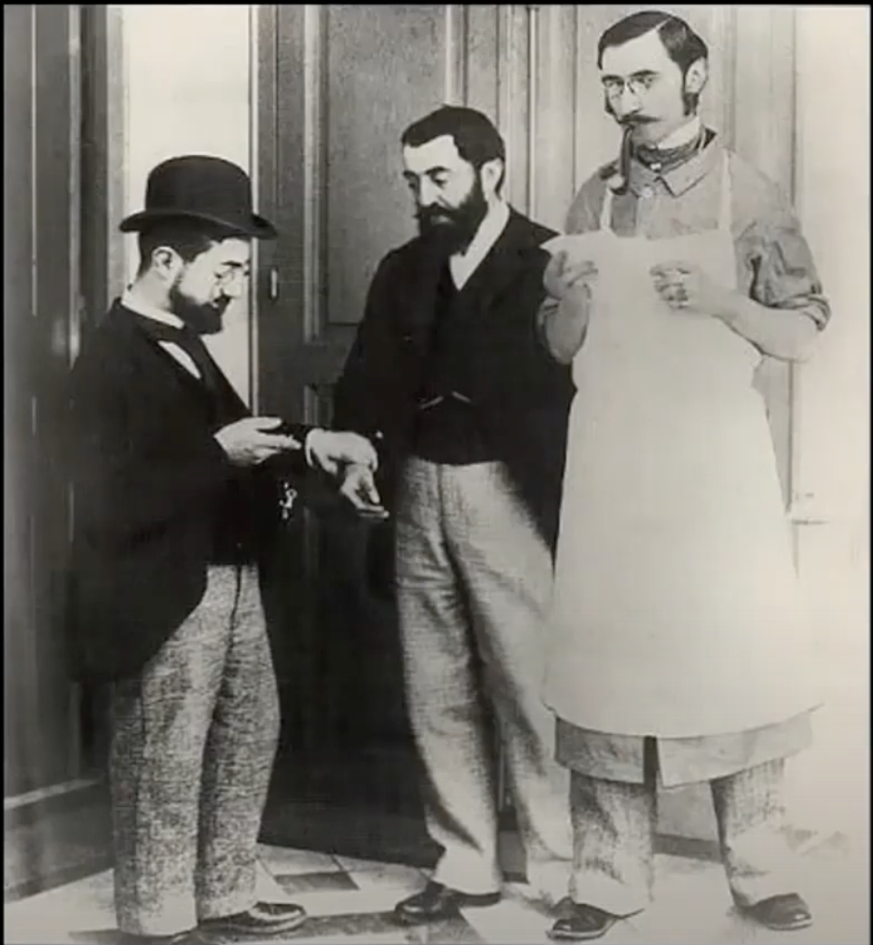 Toulouse Lautrec standing with the assistant that helped him at the first cocktail party
