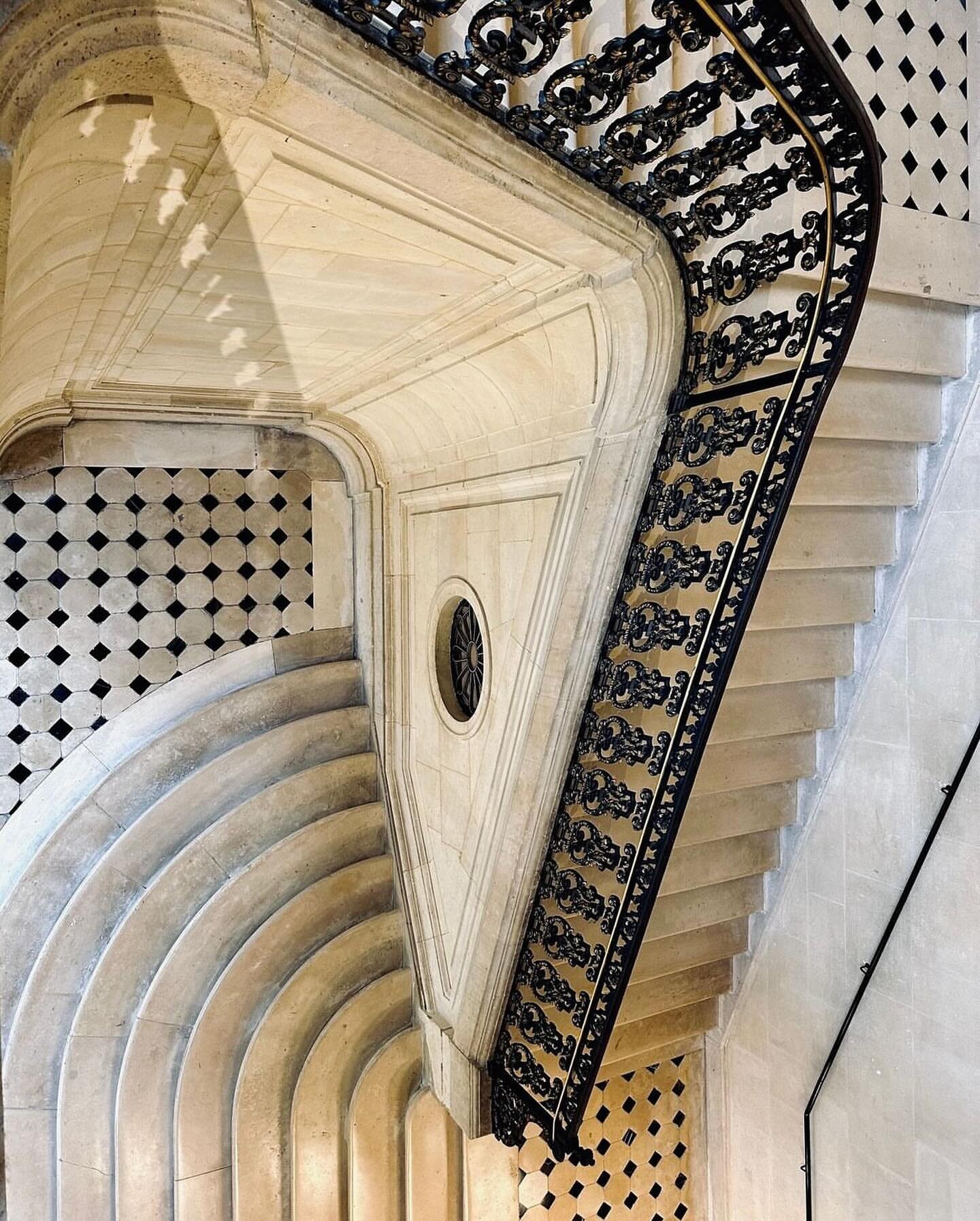 17th century Staircase in the Mus&eacute;e Carnavalet, Paris
@travelandculturesalon 

#pattern #design #staircase #museecarnavalet #blackandwhite #interior #designinspiration #patterninspiration #blackandwhitepattern