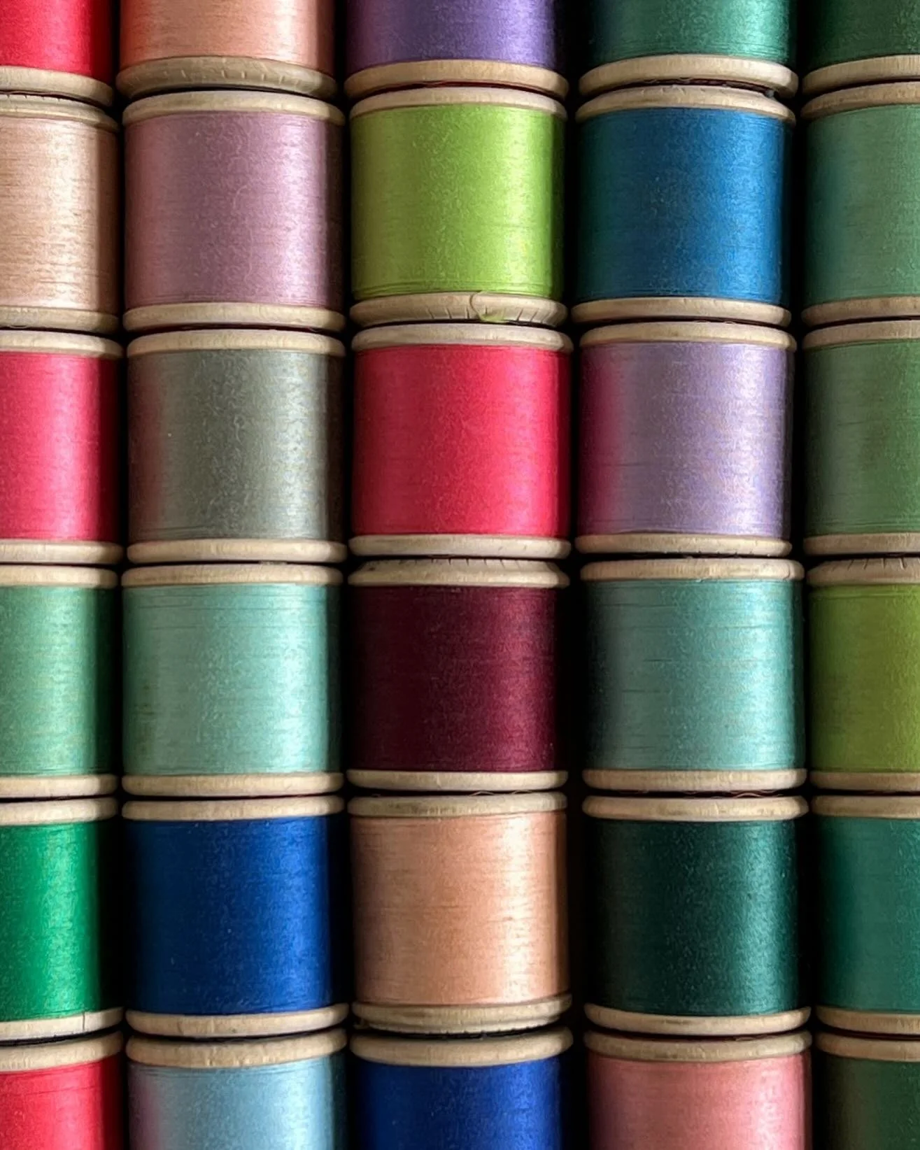 Vintage Sylko cotton reels that I found in the market. Such a gorgeous colour palette!

#colourinspiration #colourrange #vintagecolours #sylkothread #colour #vintagethreads #sophieroet