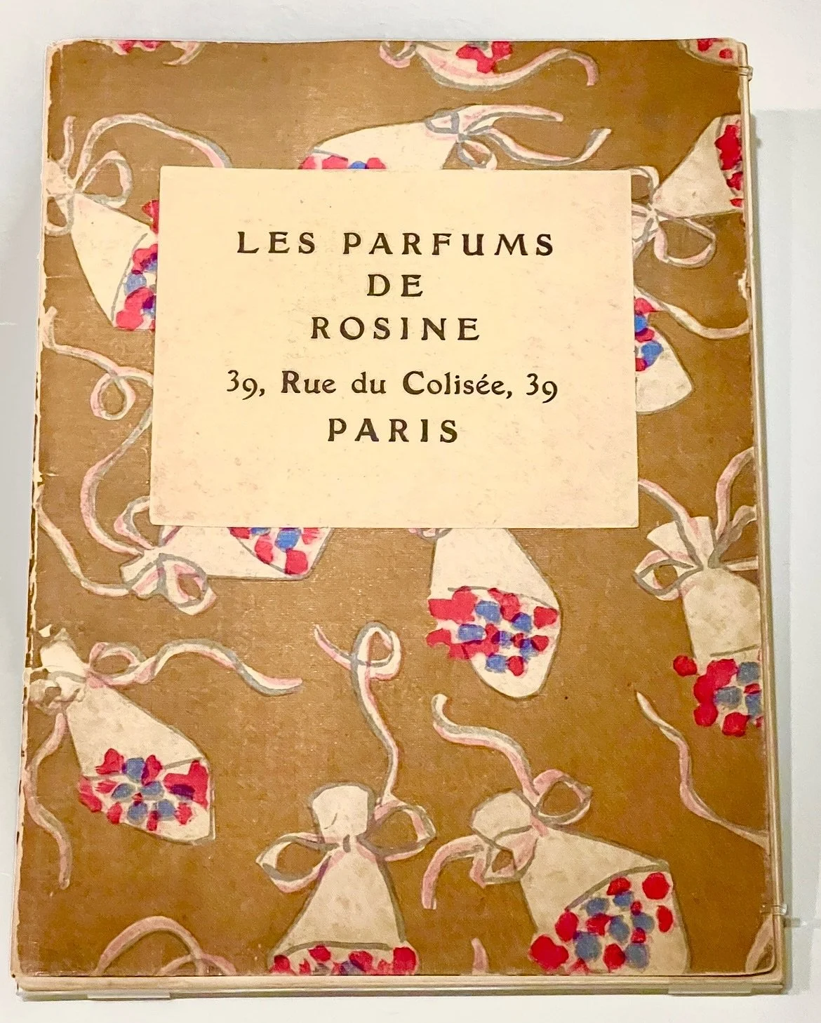 Some of the gorgeous perfume products for Paul Poiret with a Raoul Dufy sketch of Poiret&rsquo;s Parisian textile printing workshop, known as La Petite Usine, 1911.

#paulpoiret #poiret #dufy #raouldufy #poiretperfume #textiledesign #designinspiratio