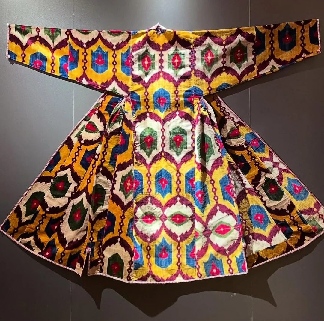 Handwoven velvet ikat textile from Istanbul, Turkey. Such a gorgeous pattern in wonderful colours.

RG @sheilafruman 

#ikat #handwoventextile #turkishikat #velvetikat #colourinspiration #designinspiration #patterninspiration #textilesforinteriors