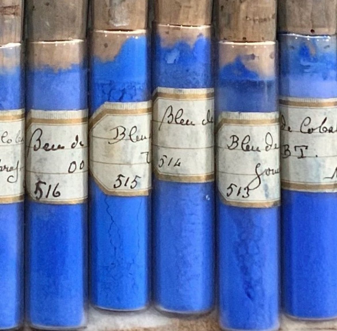 I love this cobalt blue - very much in the spirit of the fabulous Yves Klein blue. Antique pigment vials from @la_maison_du_pastel 

#yveskleinblue #blue #shadesofblue #bluepigment #colourinspiration #antiquepigments #cobaltblue #bluepastel