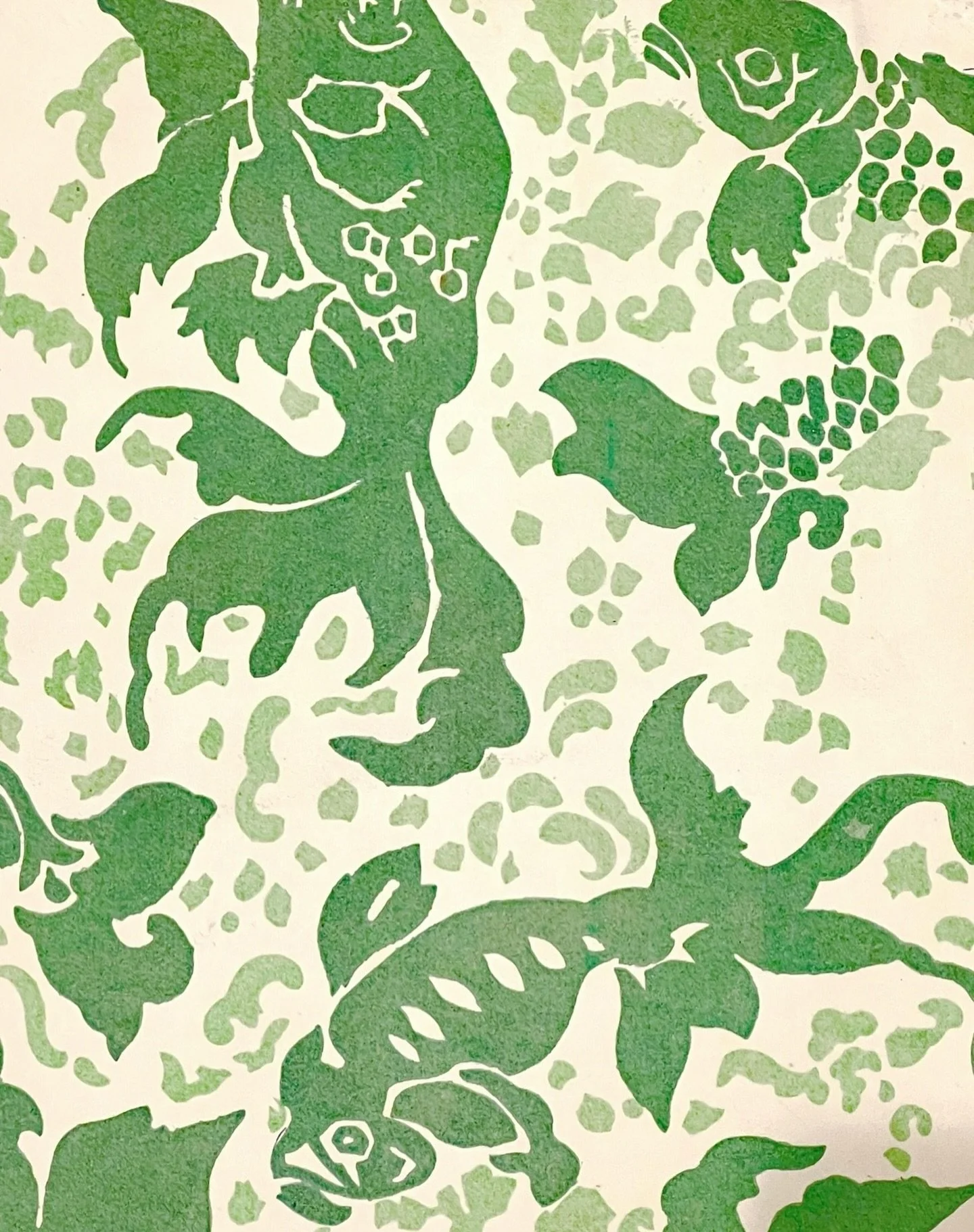 Antique French printed textile design with fish motifs, possibly designed by Raoul Dufy.
Produced by Bianchini Ferier who collaborated with the artist Raoul Dufy between 1912 - 1928.

#fishtextiles #vintagetextiledesign #raouldufytextiles #bianchini 