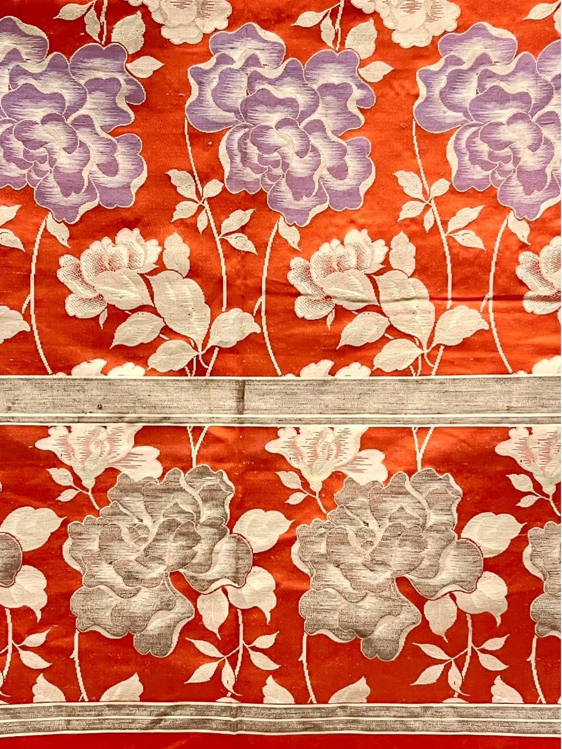 Vintage printed and woven textiles from Henri Matisse&rsquo;s personal collection which he called his &ldquo;working library&rdquo;.

#matisse #matissetextiles #floraltextiles #textileinspiration #patterninspiration
