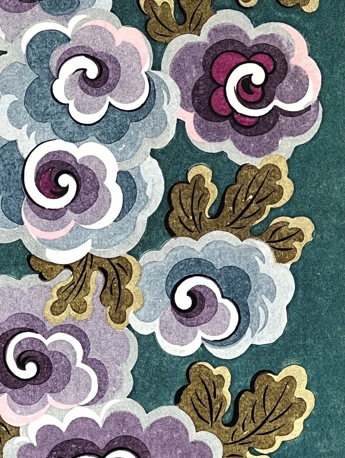SOLD 🔴 Antique French textile design with an Eastern influence.
The curved white area at the top of the print shows the repeat of the design.

#antiquetextiledesign #floraltextiledesign #colourinspiration #designinspiration #sophieroet