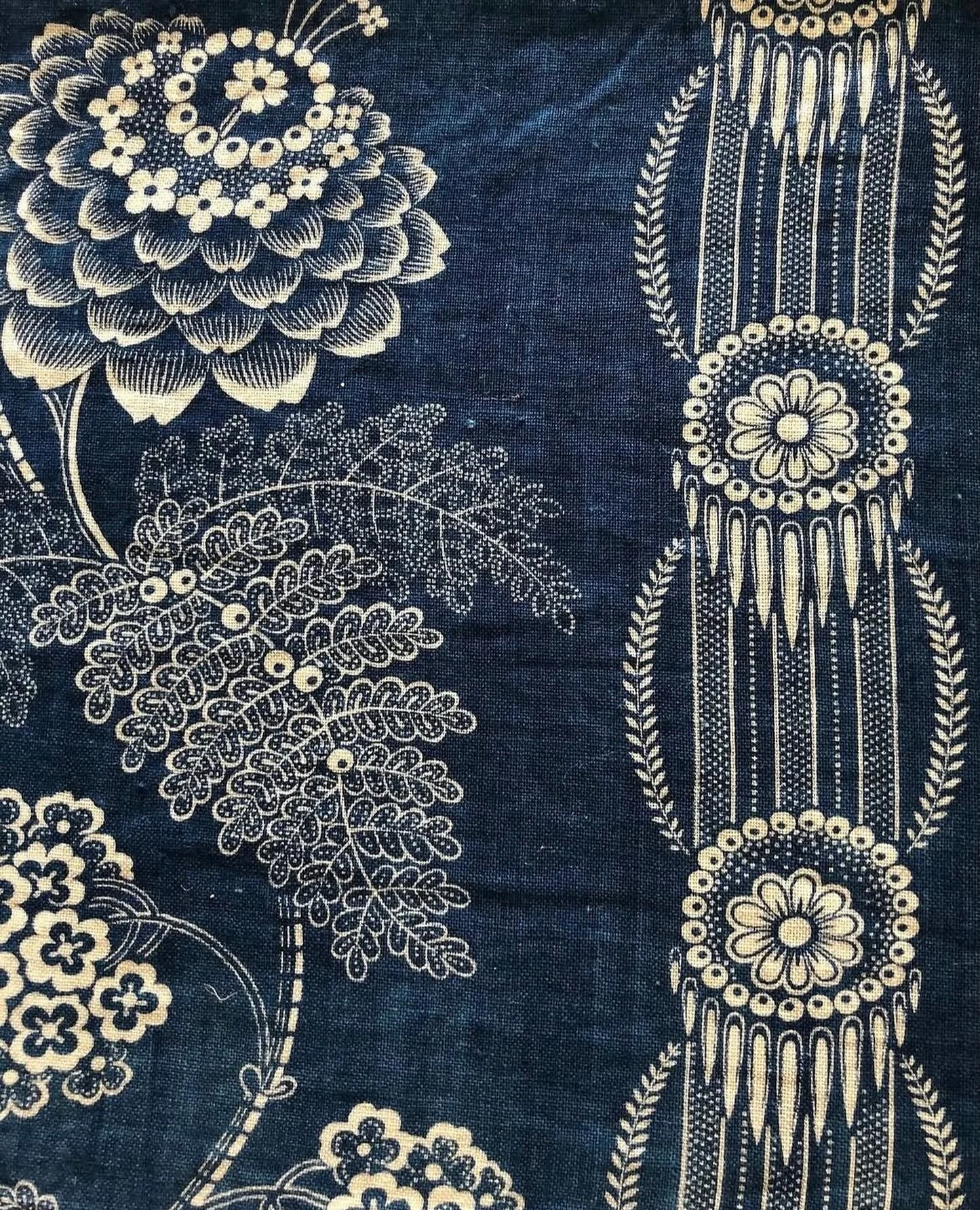 Utterly superb antique French copper roller-printed indigo textile design, 1830&rsquo;s. From the exquisite archive of @nicolefabreandcompany 

#indigotextile #printdesign  #antiquetextiles #antiquefrenchtextile #indigoprint