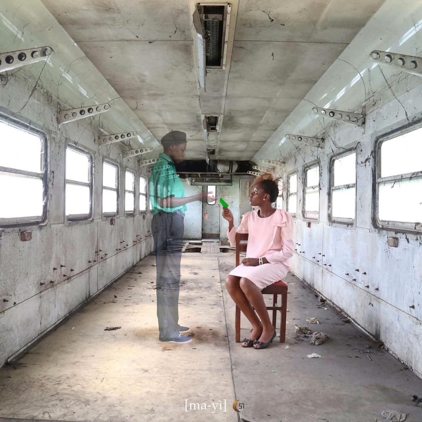 [WE LOVE] ✨ Imaginary Trips, Gosette LUBONDO&rsquo;s (b.1993) 🇨🇩 iconic two phases series (2016,2018) in which the talented photographer takes us on a journey of abandoned places in Congo.

In phase 1, she stages herself in abandoned railways carri