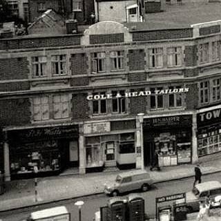 Old picture of the barber shop 1960s
Rifs Barbers Enfield Town
#london #uk #city #haircut&nbsp; #barber #style #fashion #sharp #barbers #followe #us #lifestyle #smart #motivation #instagood&nbsp; #barberworld&nbsp;#barberlife #friends#instagram&nbsp;