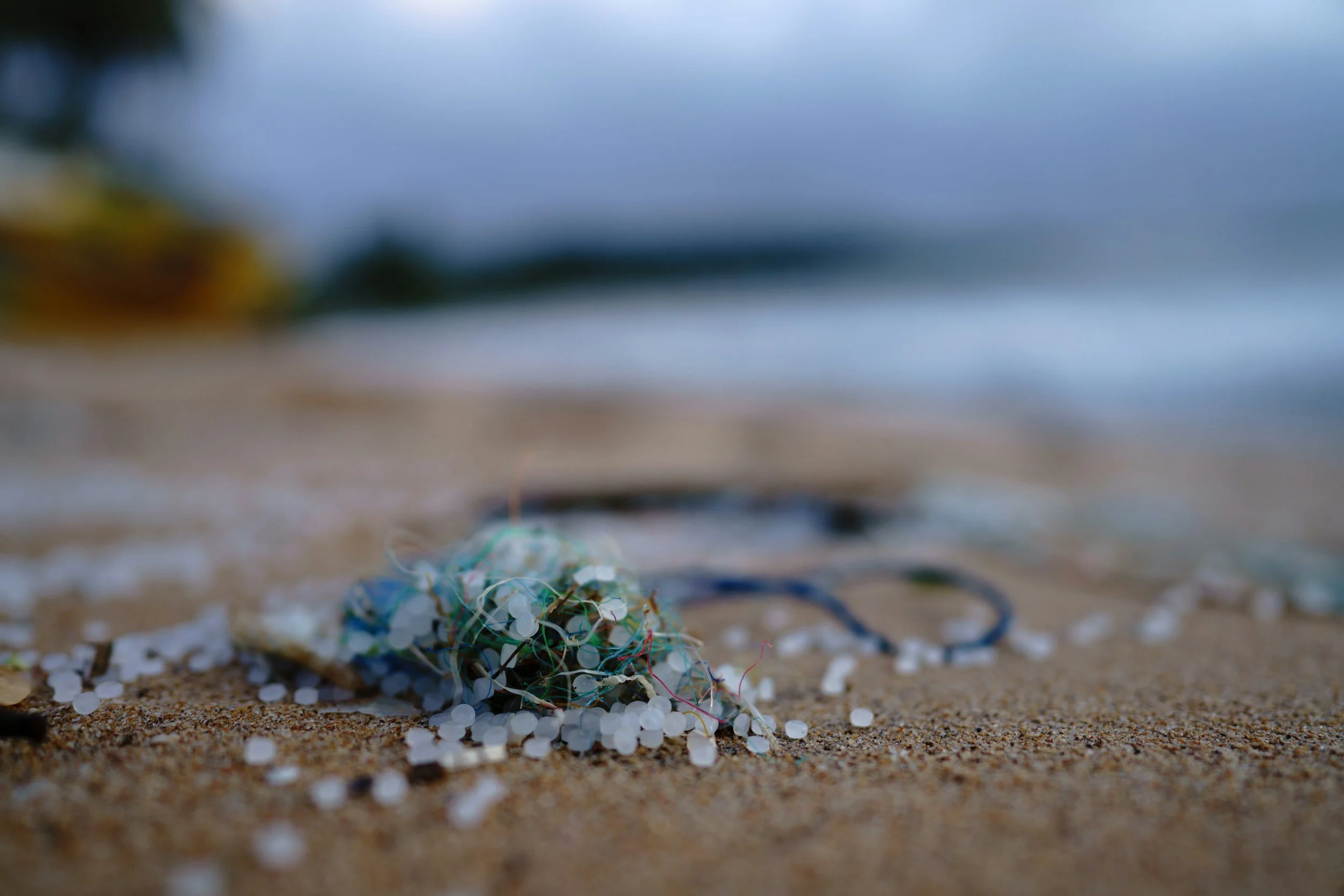 HOW MICROPLASTICS ENTER  OUR BODIES 