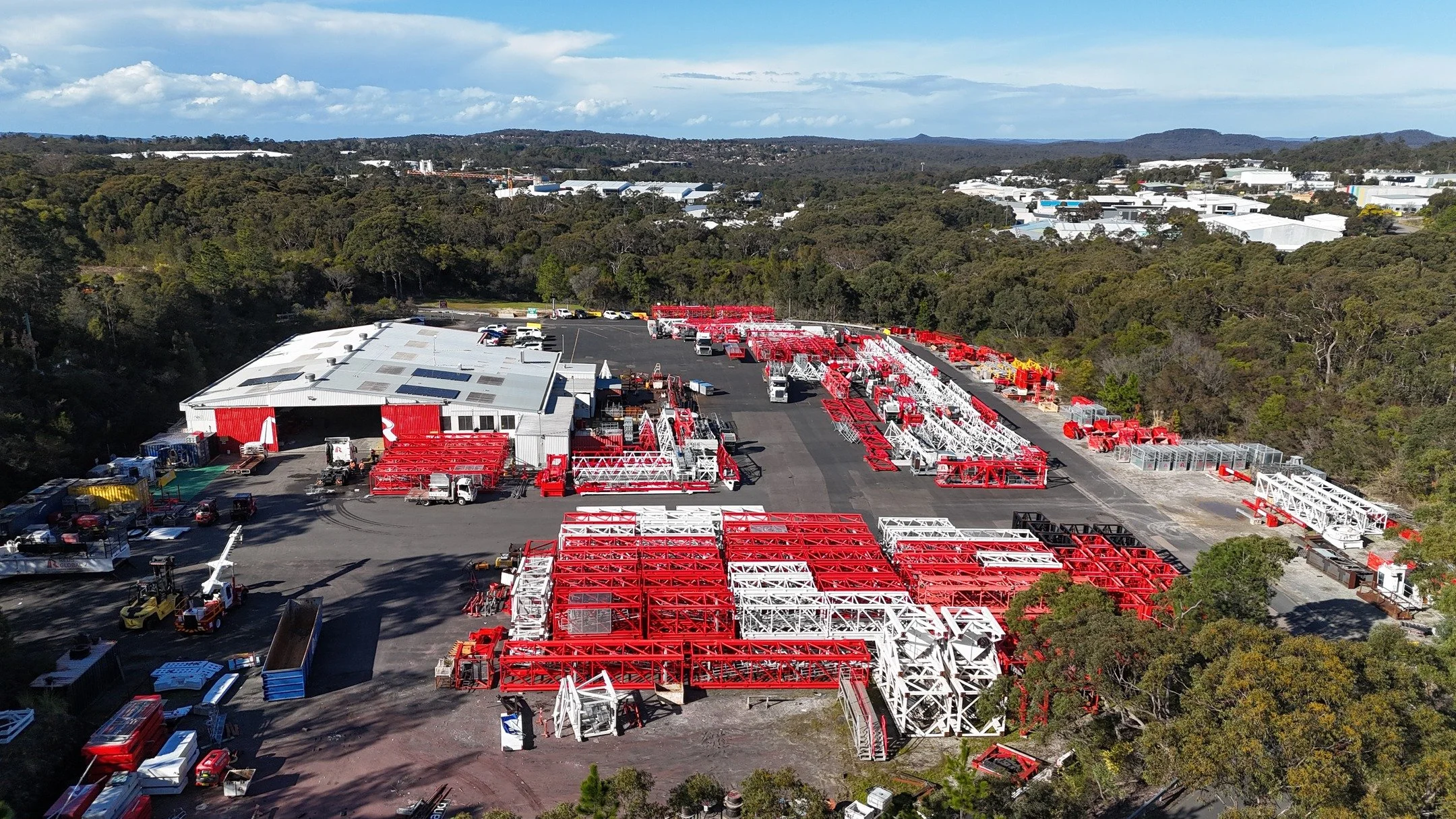 At Reds Global we don&rsquo;t just provide cranes, we deliver complete materials handling, planning and energy solutions and services tailored to your project&rsquo;s needs. 

With a modern fleet of equipment, personnel who are truly experts in their