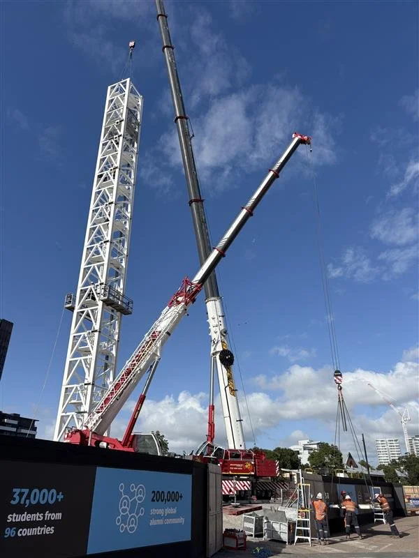 Reds Global is on site with @hansen_yuncken after recently completing the erection of the Favco MK440 for the @uni_newcastle's new Student Accommodation project.
 

The MK440 stands 40m high, configured with a 45.3m jib, 2‑part rope system, and 10 x 