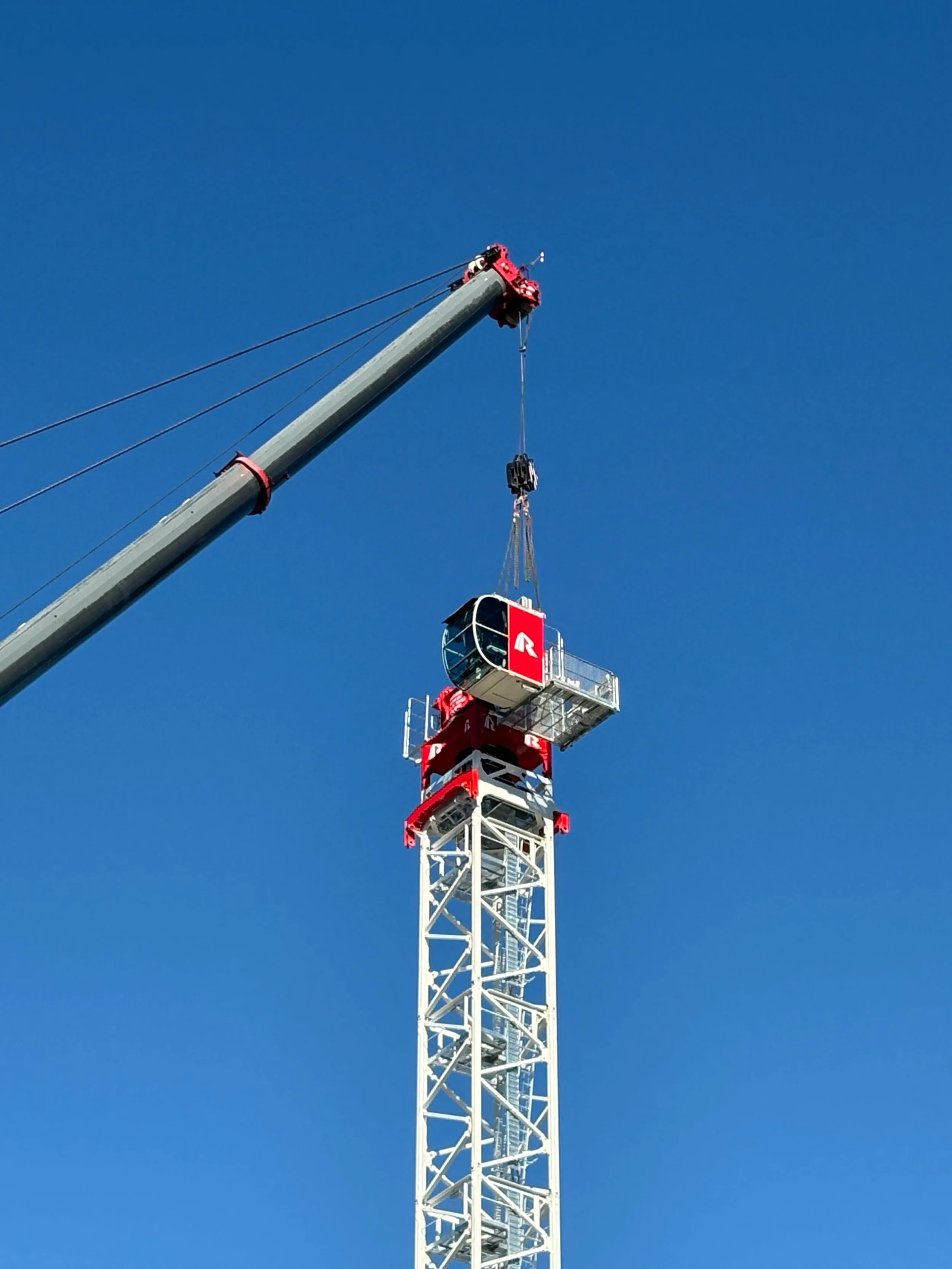Recently, Reds Global successfully completed the erection of the first tower crane at @fdc_group's IGLU Kensington development, marking the first of three tower cranes that will support this major student accommodation project.
 
While the finished c