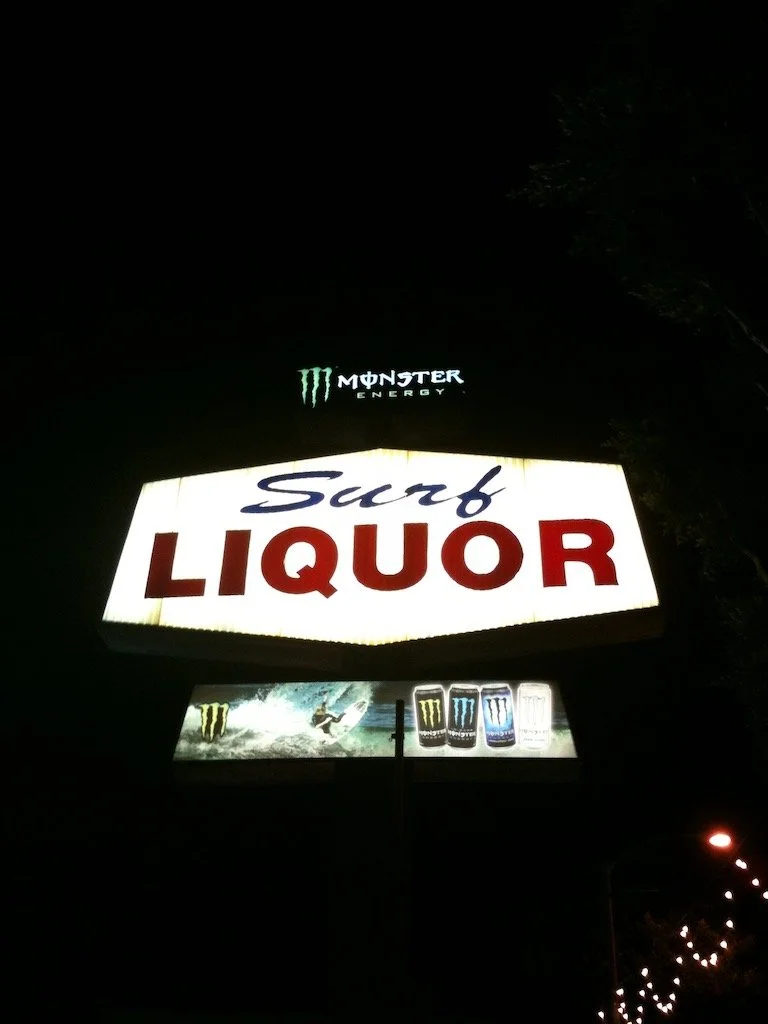  △ You know, City of Los Angeles keeps a sense of place that’s unmistakably LA by preserving a lot of their historic signage through incentivizing businesses to save them + some good old-fashioned give a shit. Heads up for boomtowns on the verge…look