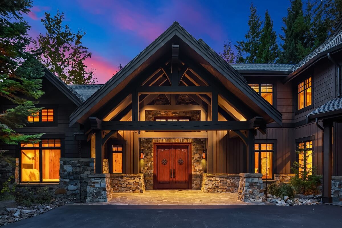 The TUMBLE CREEK MOMENT is yours!! Located on the private side of Suncadia, nestled in Tumble Creek 🌲 ⛳️ ☀️ 
Prestigious mountain living unfolds with stately architecture and exceptional finishes here in Tumble Creek. Vaulted ceilings and exposed be