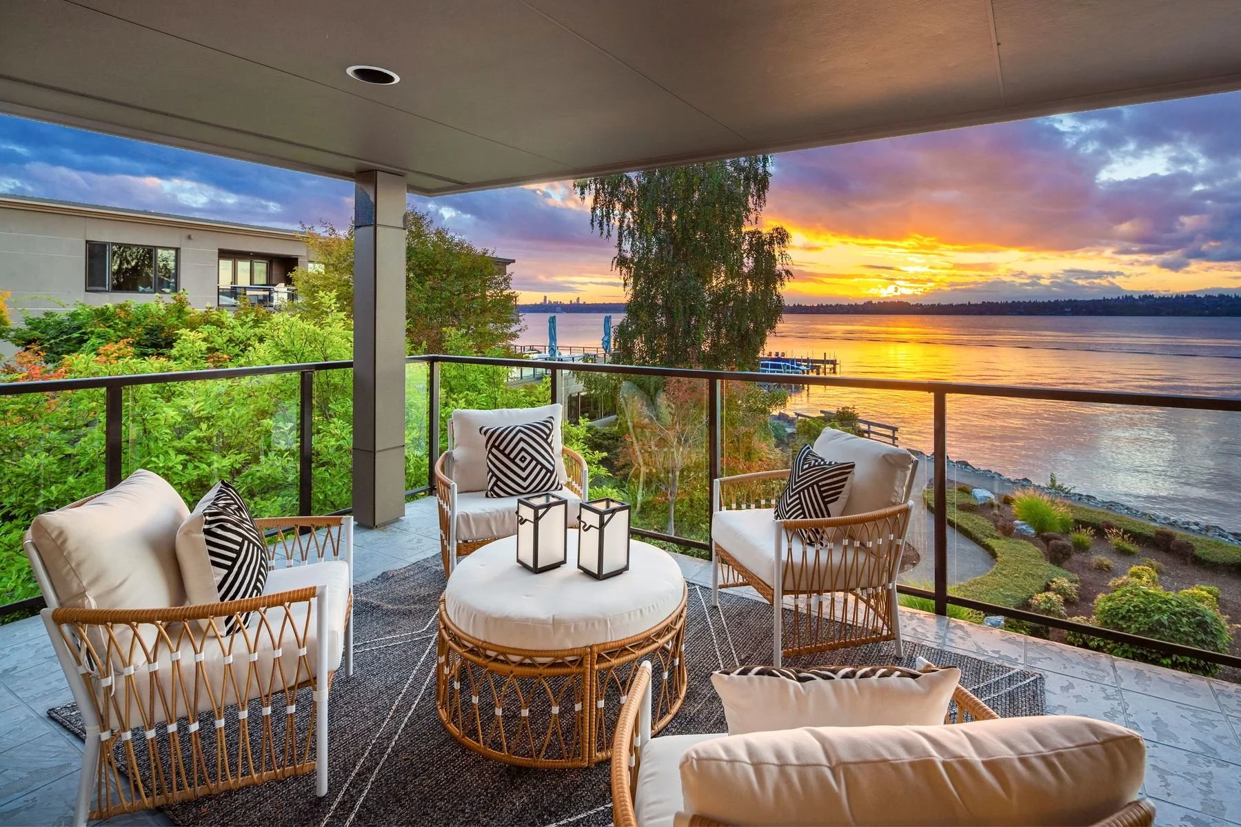 Modern Life Along Kirkland's Shoreline | $2,749,998