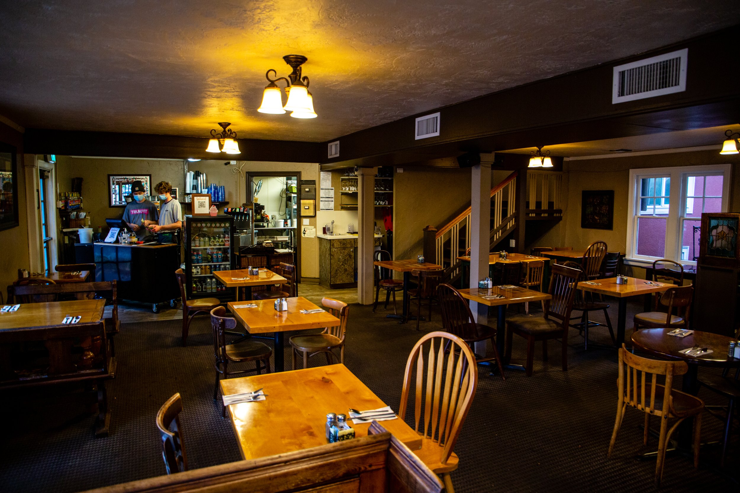 Glenwood employees work after the restaurant closes for the day. The Glenwood Restaurant, a staple in the Eugene community for 38 years, is being sold to a developer to construct apartment buildings on the property. (Will Geschke/Emerald)