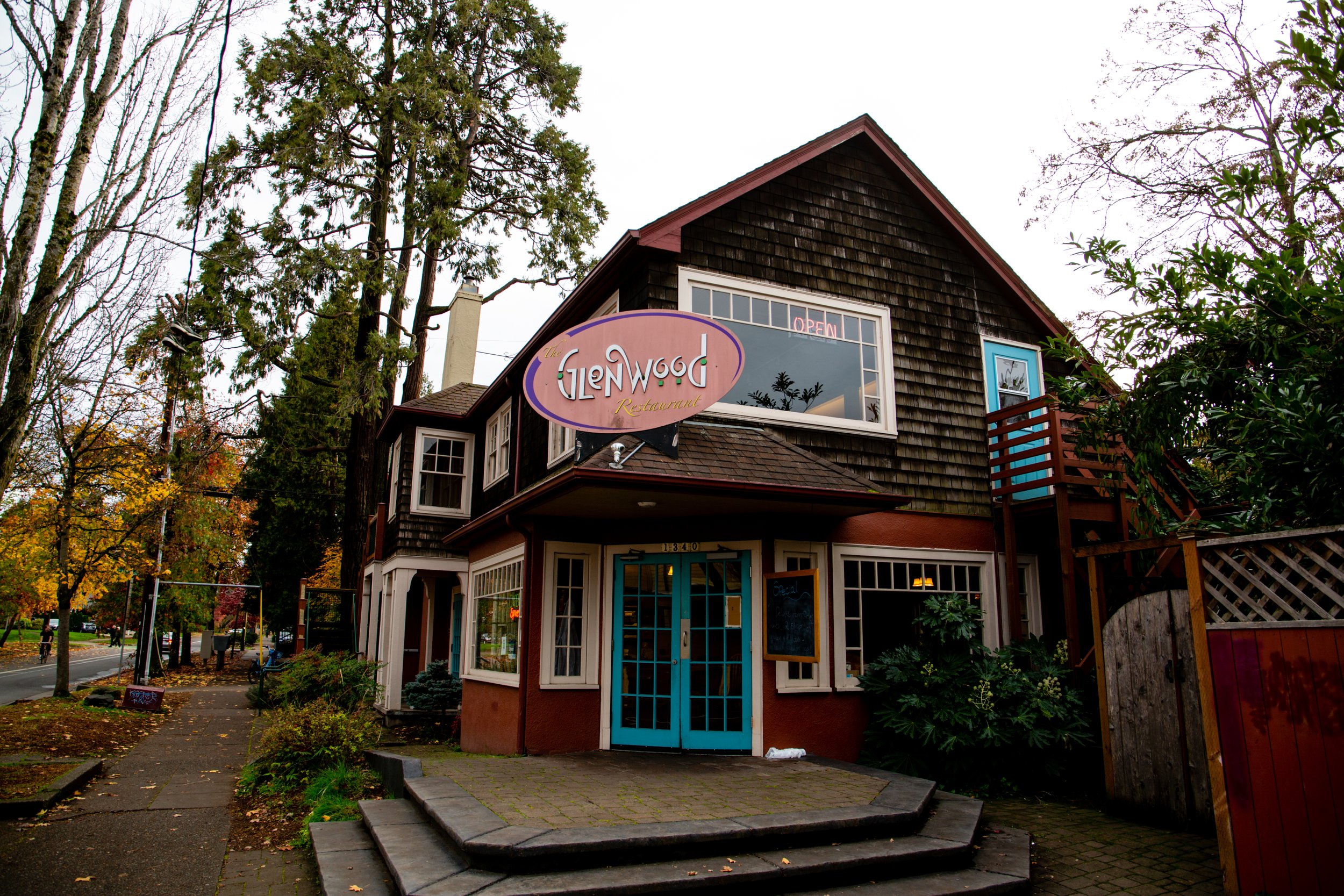 The Glenwood Restaurant, a staple in the Eugene community for 38 years, is being sold to a developer to construct apartment buildings on the property. (Will Geschke/Emerald)