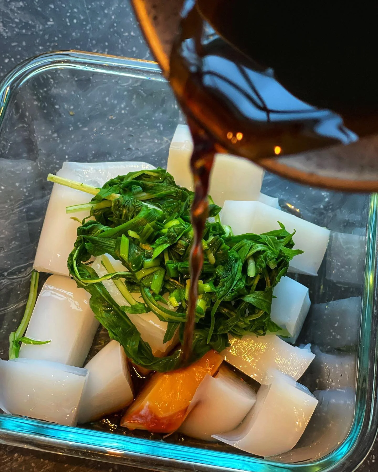 I still can’t believe it’s 82F in May. Made this super easy mung bean and farmers market greens salad. 1/4 cup mung bean starch cooked with 1 and 3/4 cup of water, then cooled in the fridge overnight. Topped with blanched garlic scapes an