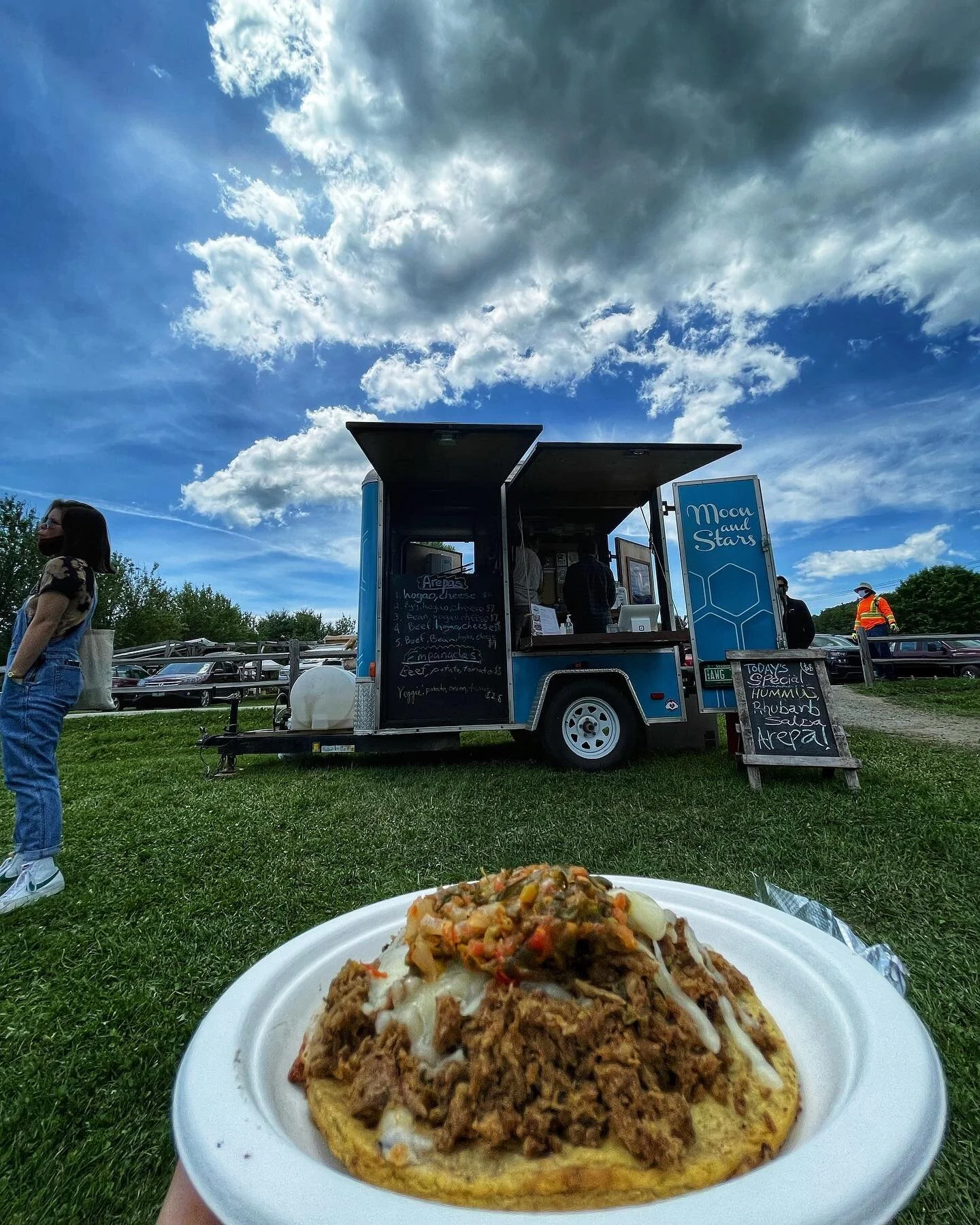 Happy weekend! We’re back at lunch with the tastiest arepas from @moonandstarsarepas (original, and their creative creation hummus rhubarb salsa) 
.
Definitely excited to try a new way of using rhubarb that I haven’t thought of (and inc