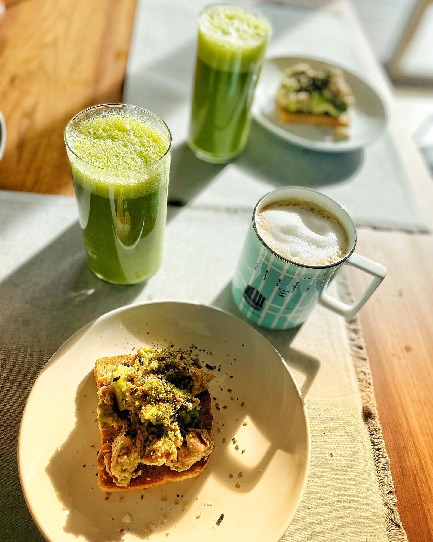 Thursday breakfast - avocado tuna toast with furikake and sea salt. And a warm veggie fruit smoothie. 

.

Want to know what goes into my smoothie? 1 banana, 1 pack of TJ&rsquo;s acerola, 6 frozen strawberries. Then pour 3 cups of boiling water over 