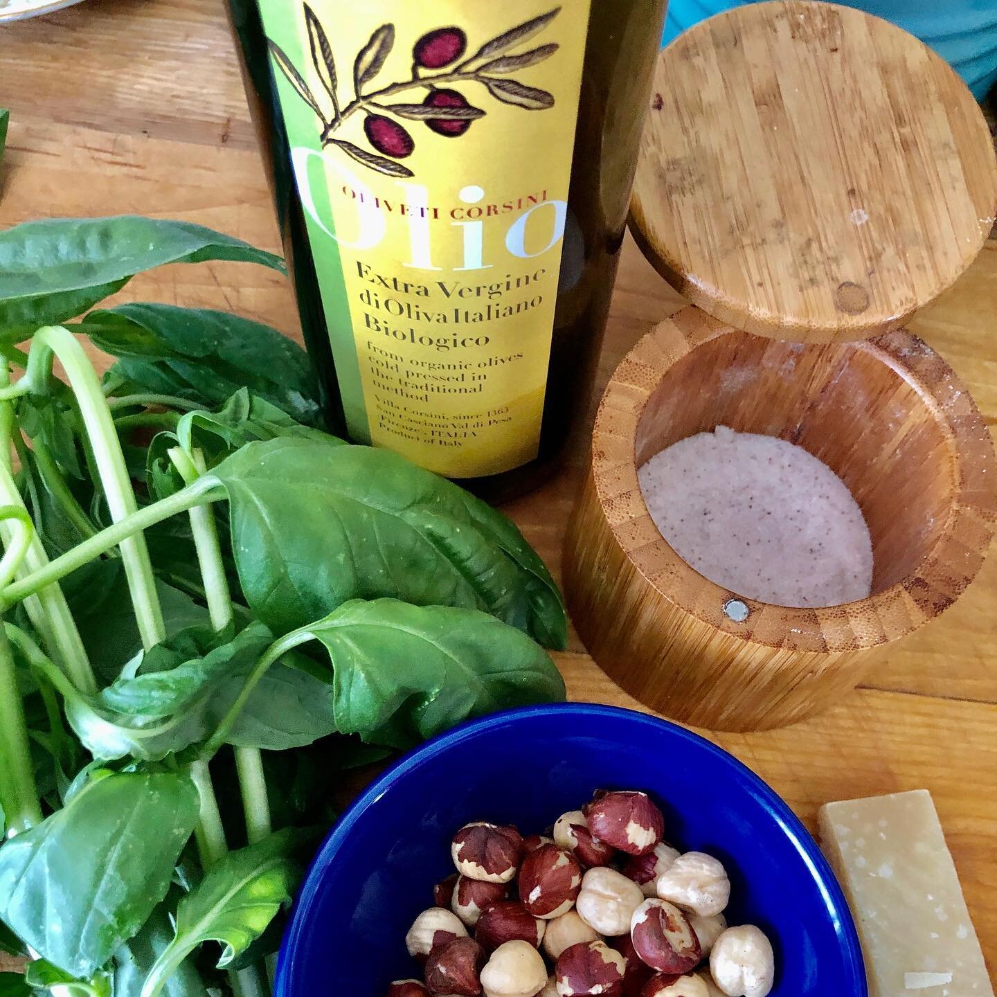 We make pesto with hazelnuts in Oregon. 🌿 🧀 🌰🧄
.
.
.
#saudade #saudadefoods #oliveoil #Corsini #pesto #hazelnut #filbert #nocciola #noisette #basil #garlic #ParmigianoReggiano #sustainablefood