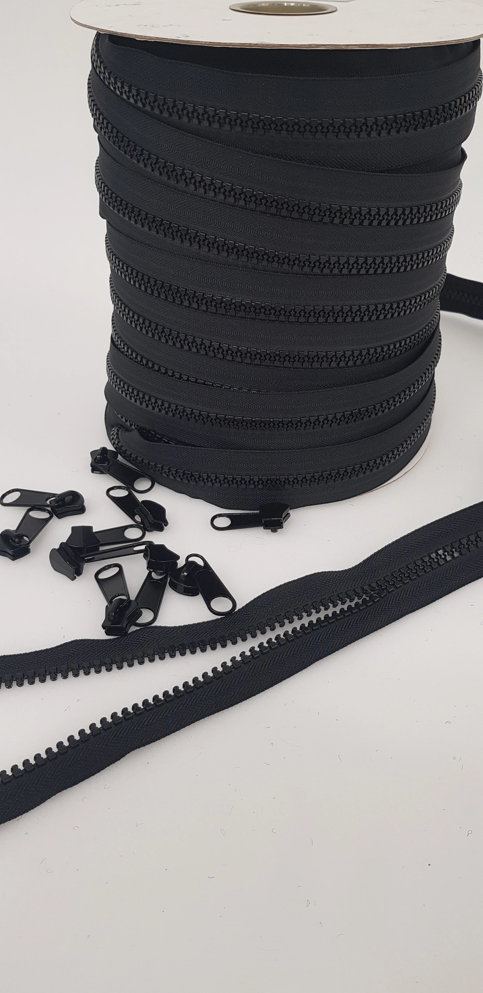 Zippers for fenders