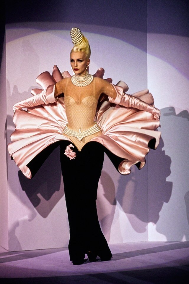 Mugler Herbst_Winter 1995-1996 Haute Couture10.jpg