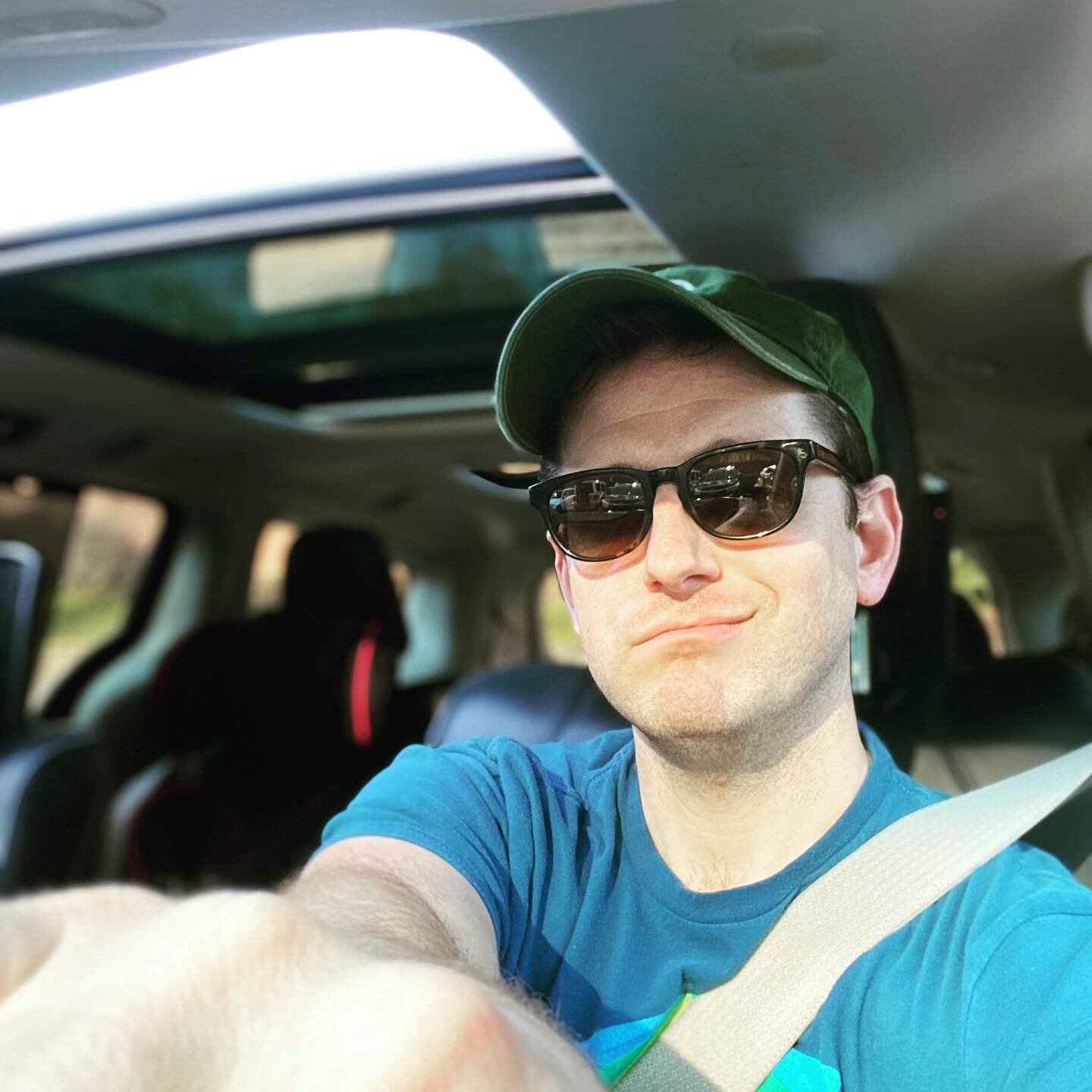 ☀️ Hello sun! Time to take the convertible (minivan with a sunroof) out for a cruise.