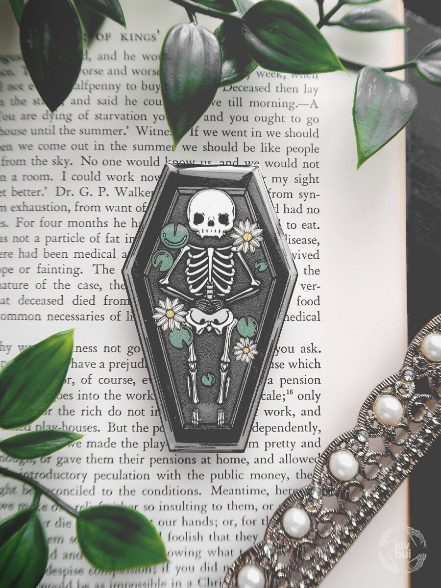 Coffin+Phone+Grip_1+copy.jpg